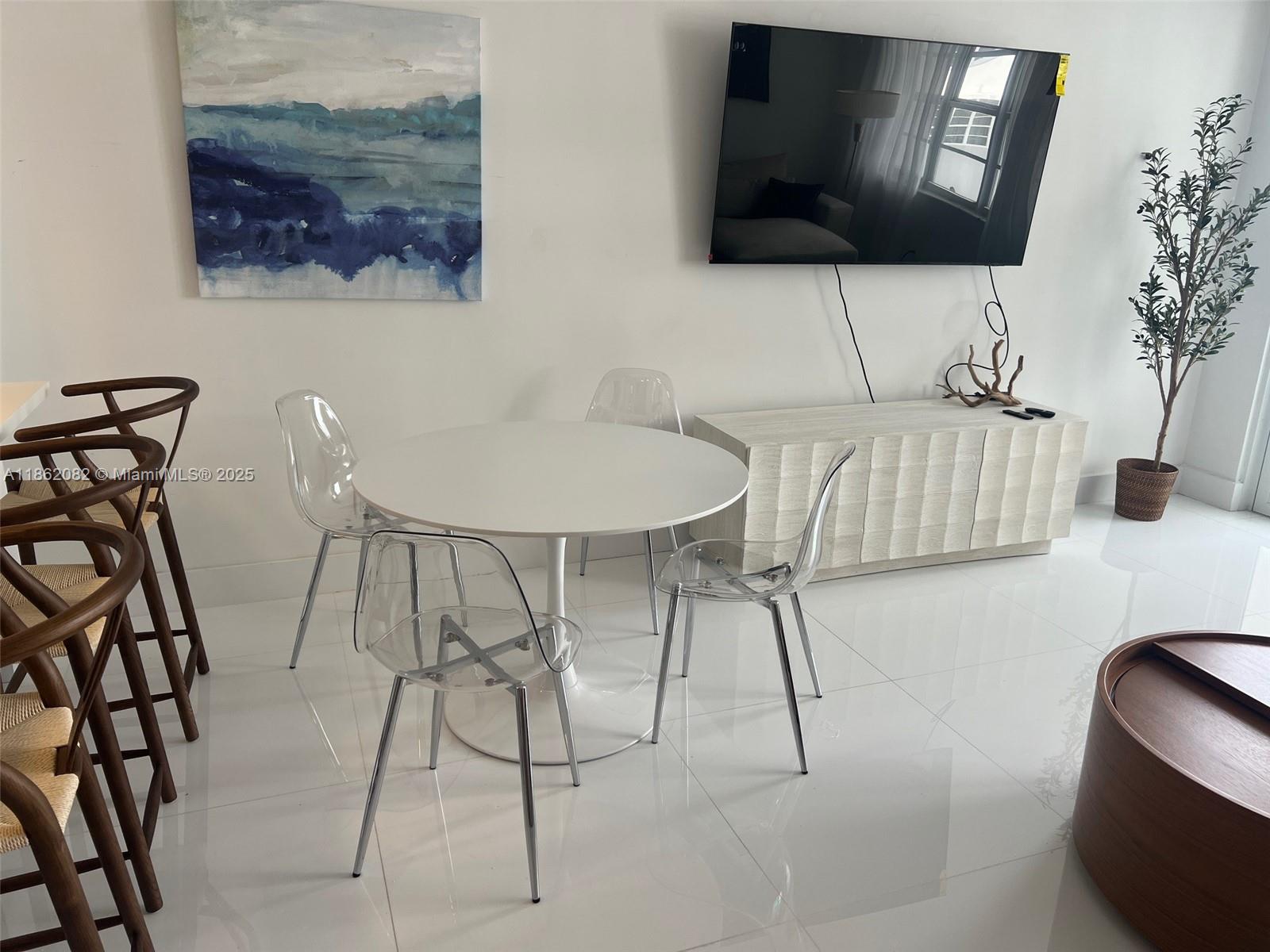 THE DECOPLAGE CONDO - Residential Lease