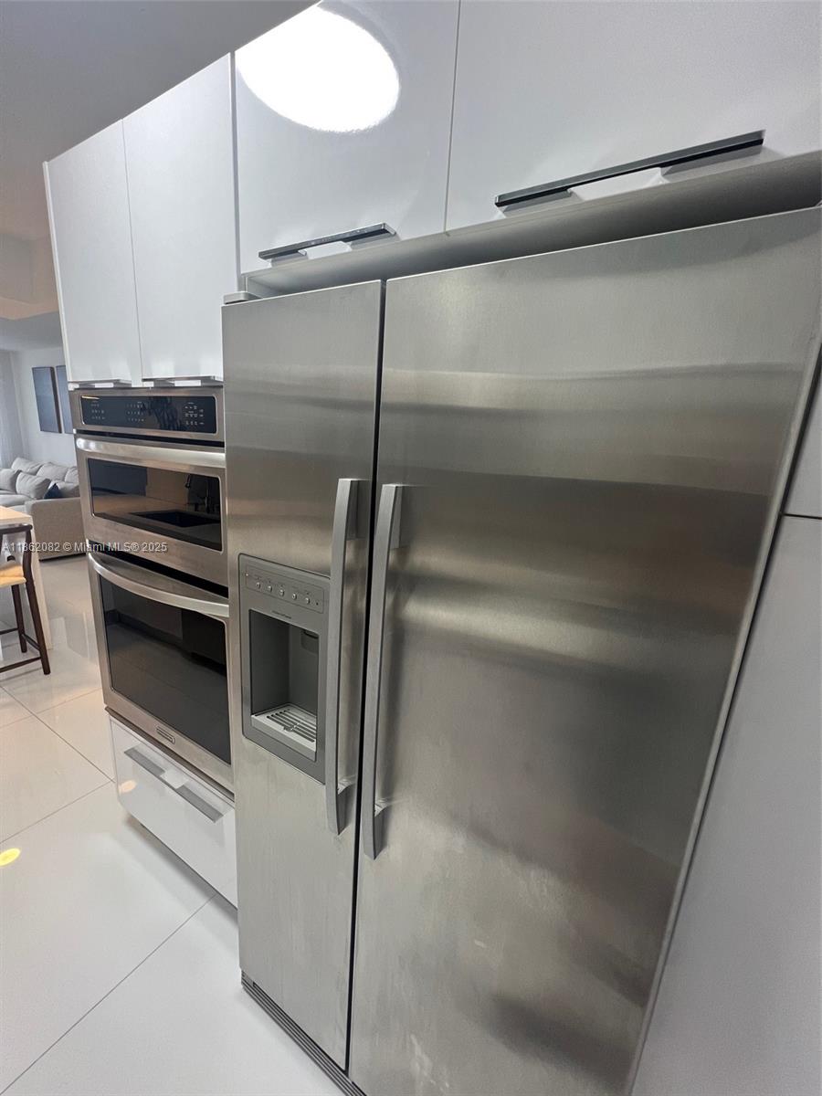 THE DECOPLAGE CONDO - Residential Lease