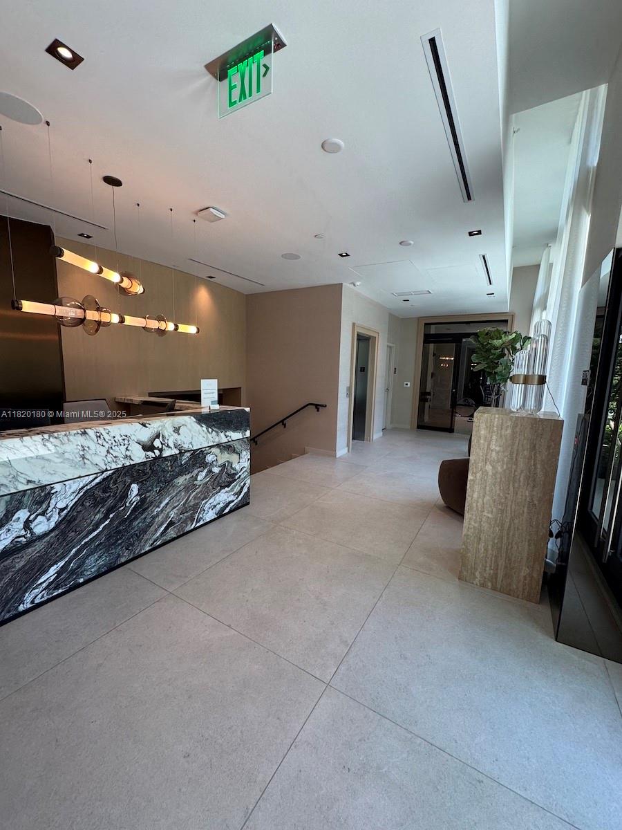 9901 W Bay Harbour Dr 605