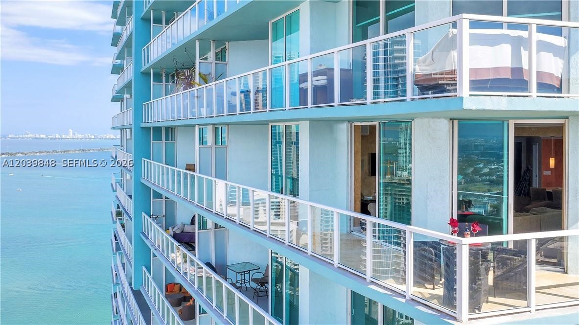 1900 N Bayshore Dr 3518