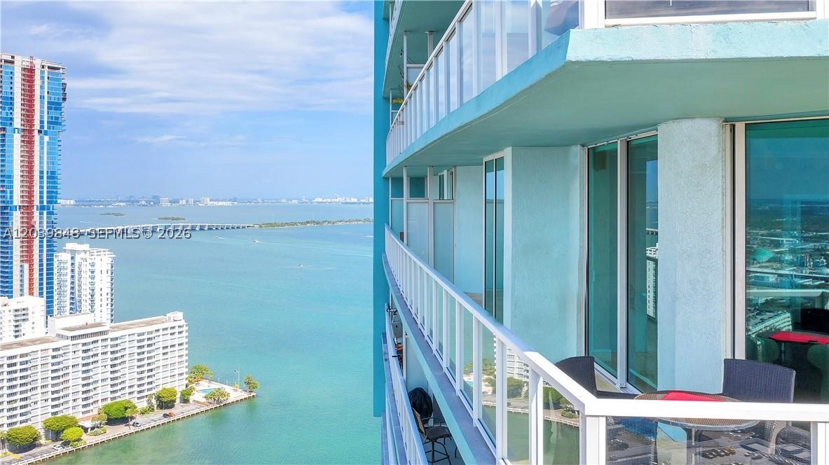 1900 N Bayshore Dr 3518