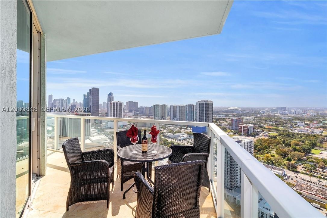 1900 N Bayshore Dr 3518