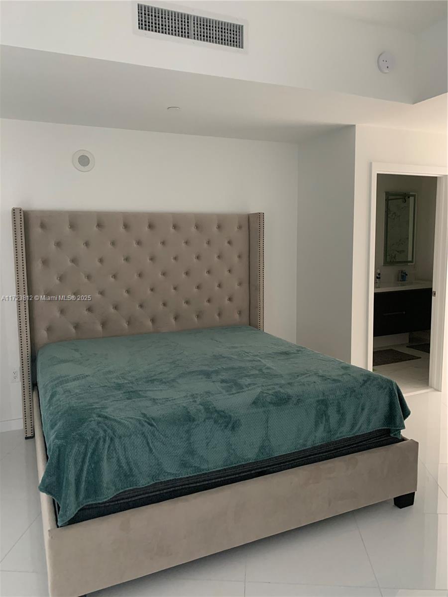 851 NE 1st Ave 1002