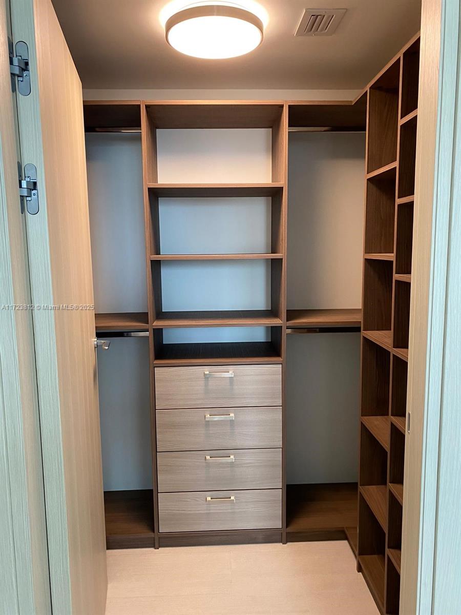 PARAMOUNT MIAMI WORLDCENTE - Residential