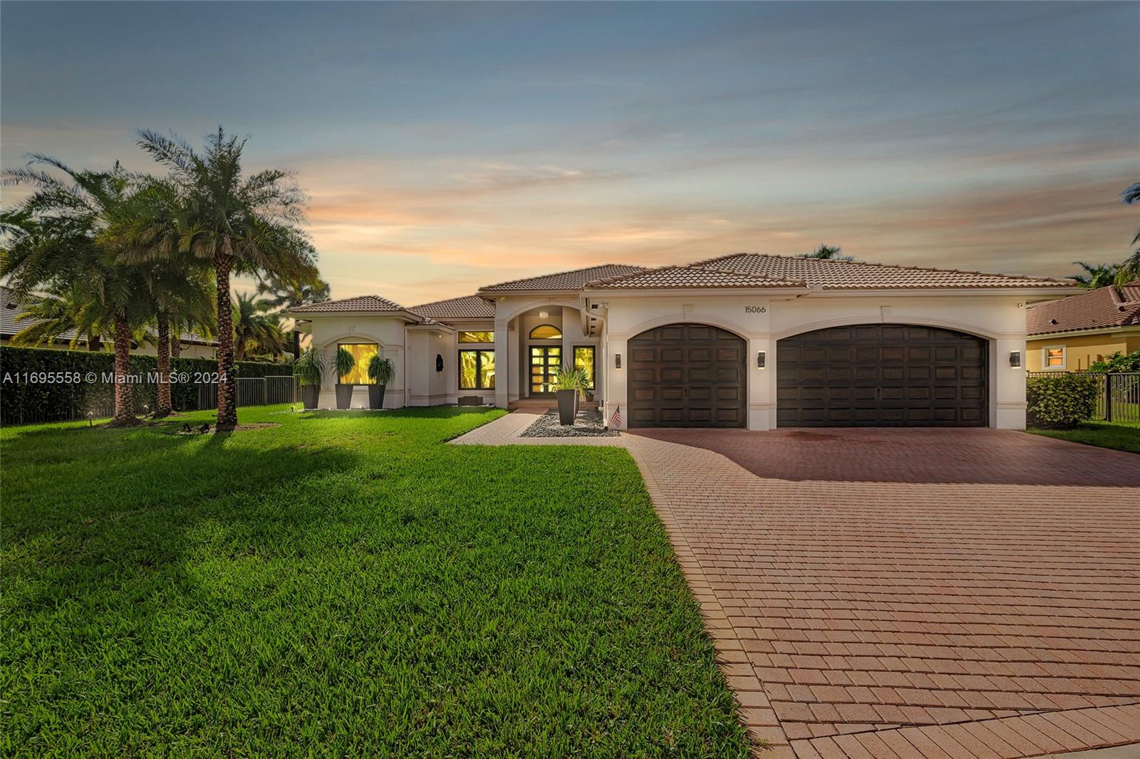 15066 Sw 40th St, Davie, Broward County, Florida - 5 Bedrooms  
4 Bathrooms - 