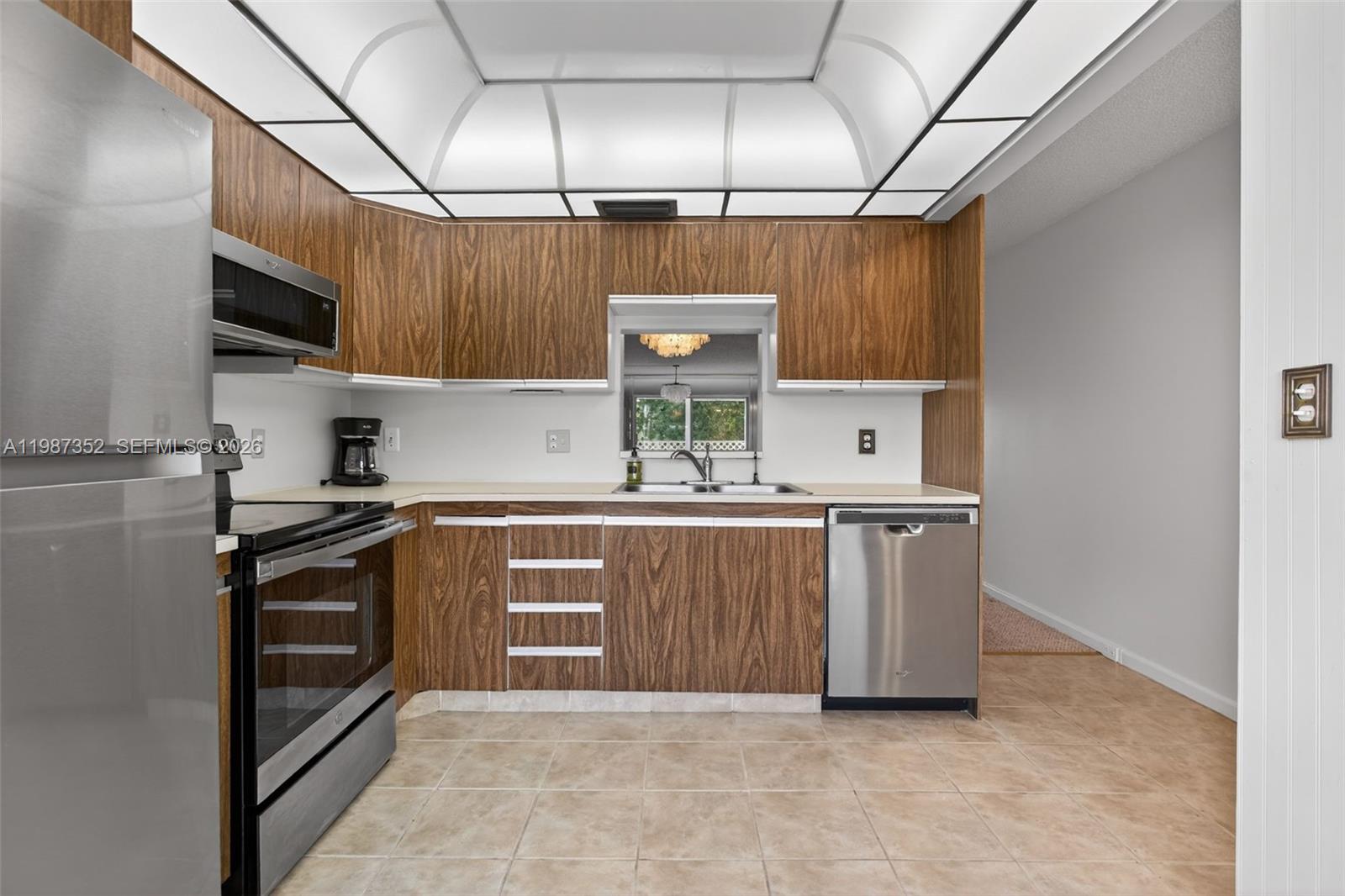 GRANADA VILLAGE F CONDO - Residential