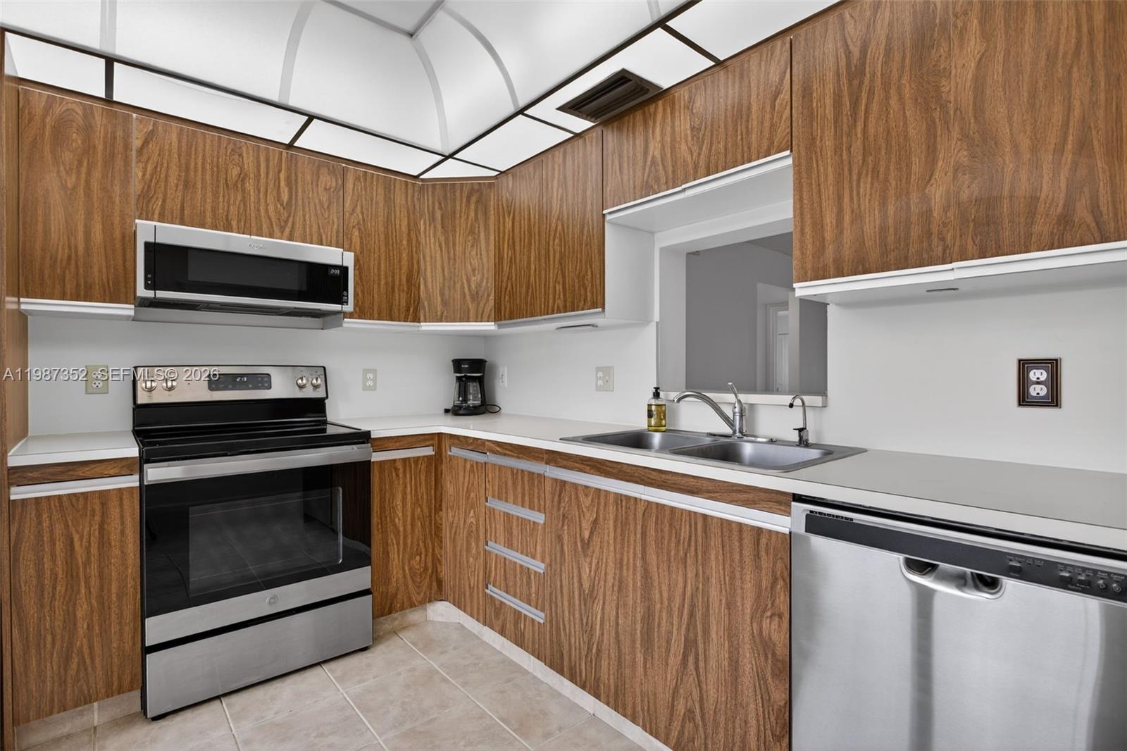 GRANADA VILLAGE F CONDO - Residential