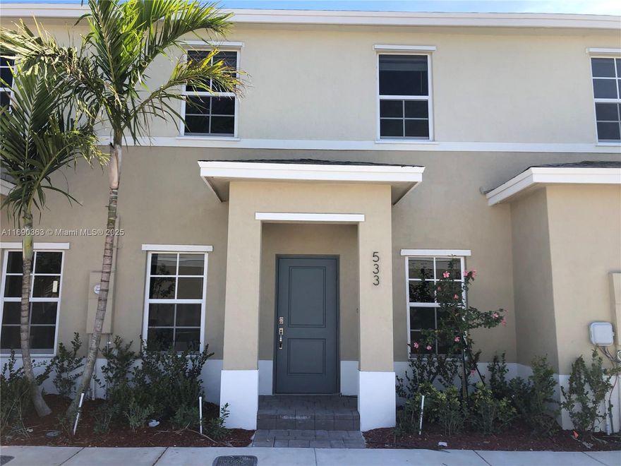 Brand new home. 3 bedrooms 2 1/2 bathrooms. Community pool. Two assigned parking spaces in front of the townhouse door. Close to the mall, restaurants, beach and schools. 2 minutes to turnpike
