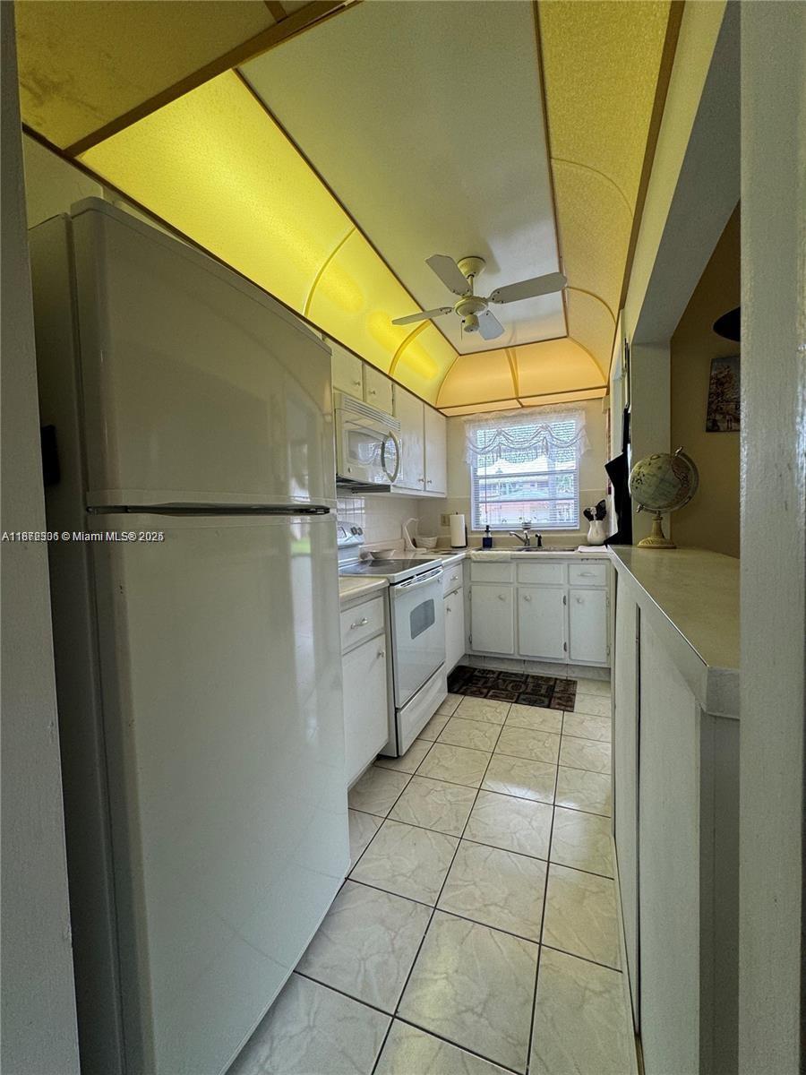 BEVERLY HILLS CONDO NUMBE - Residential