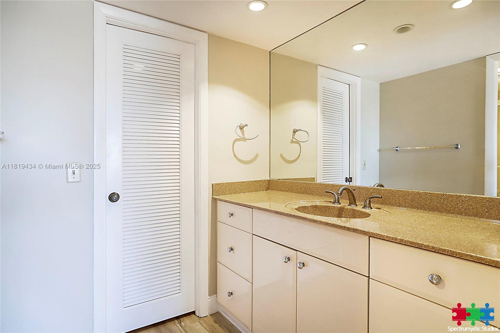 MARINA BAY CONDO - Residential Lease