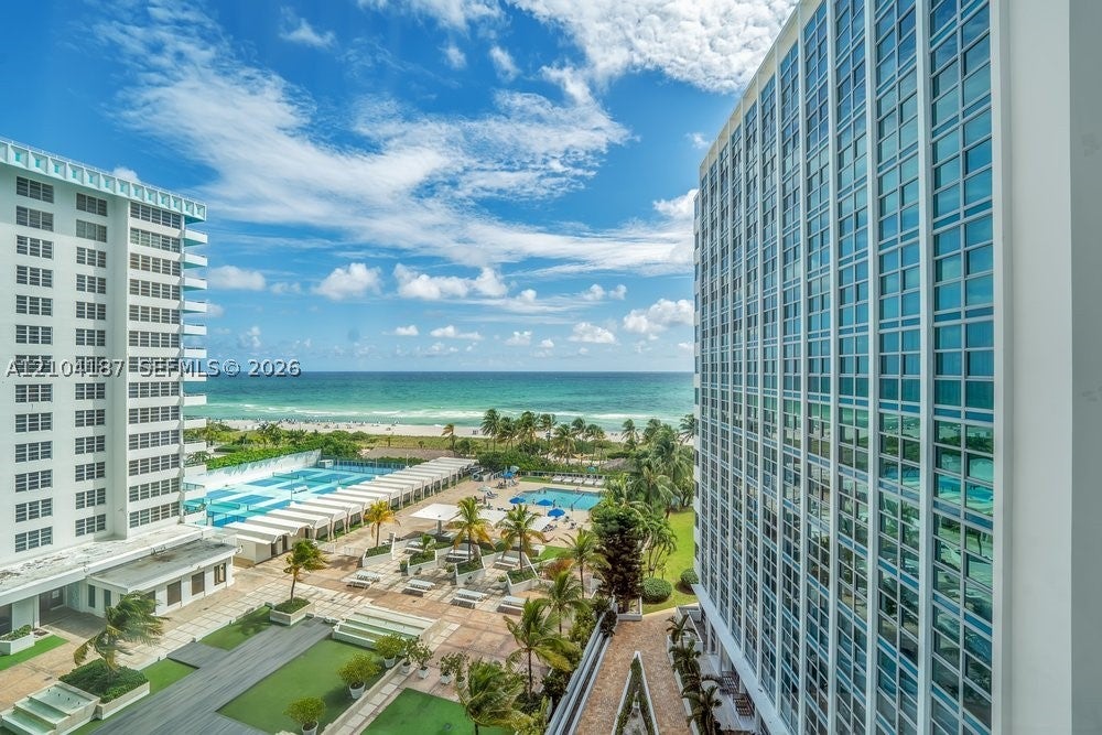 5055 Collins Ave 8N