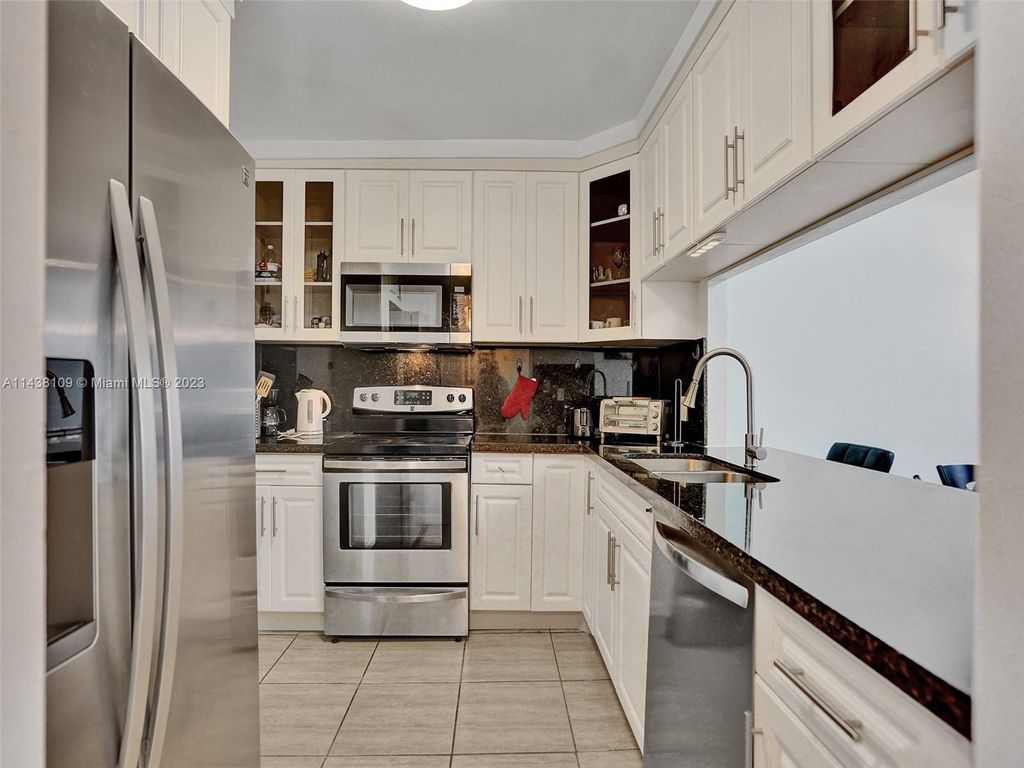 Photo of 3725 S Ocean Dr #520, Hollywood, FL 33019 (MLS # A11438109)