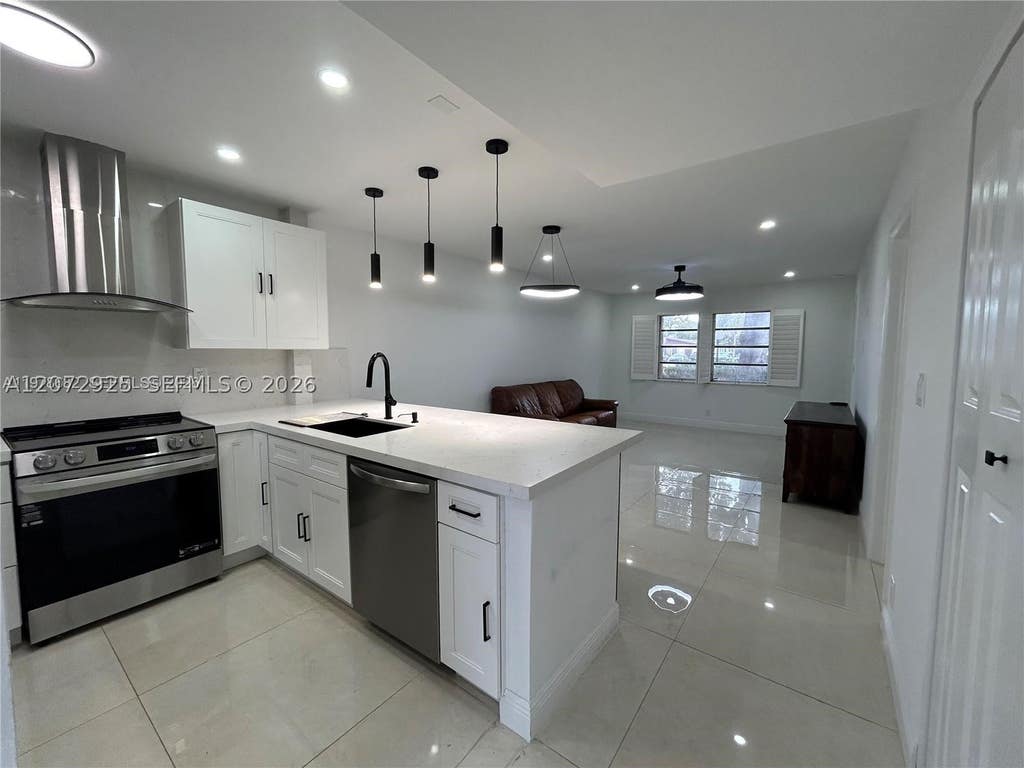 Photo of 300 Berkley Rd #108, Hollywood, FL 33024 (MLS # A12072925)