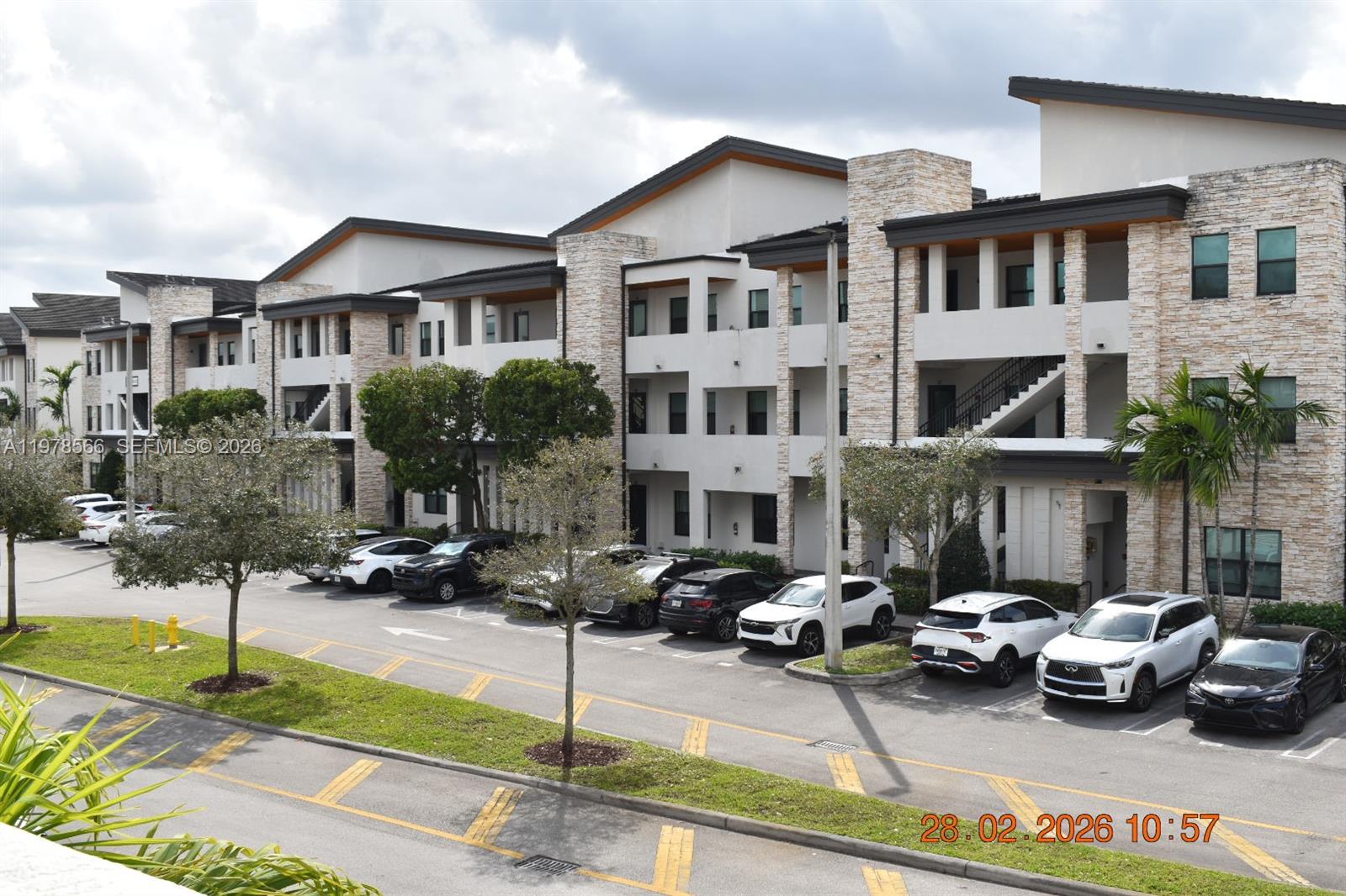 APEX AT PARK CENTRAL COND - Residential