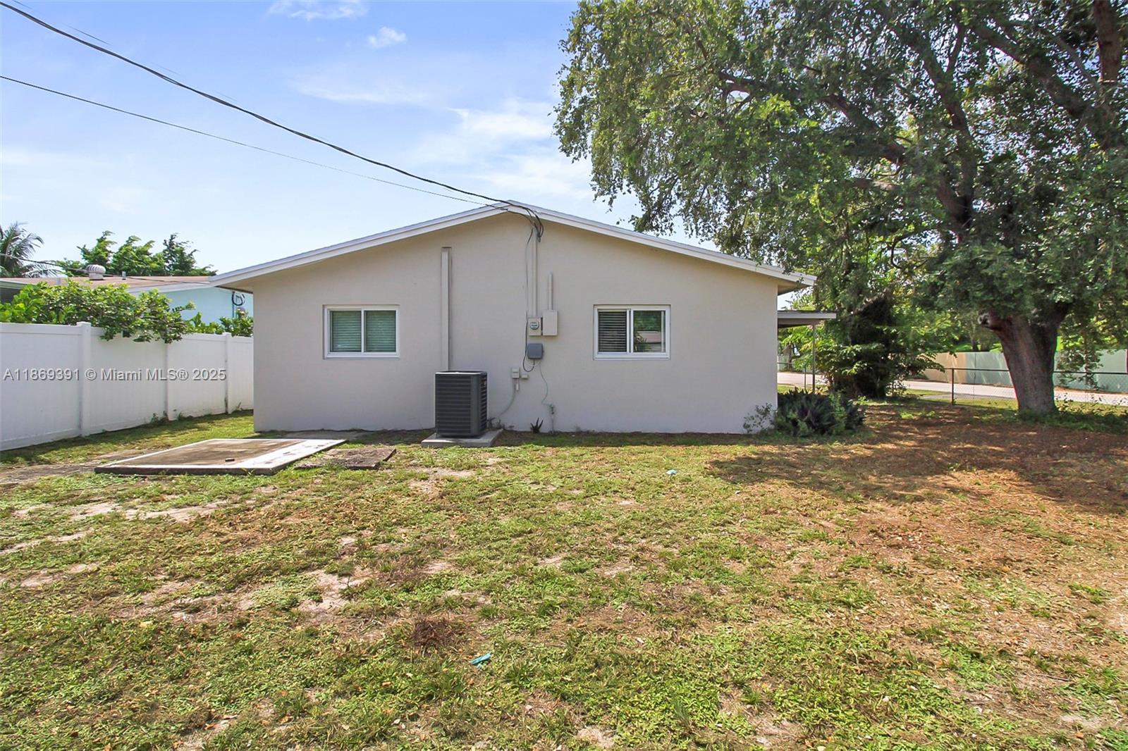 DANIA ESTATES - Residential