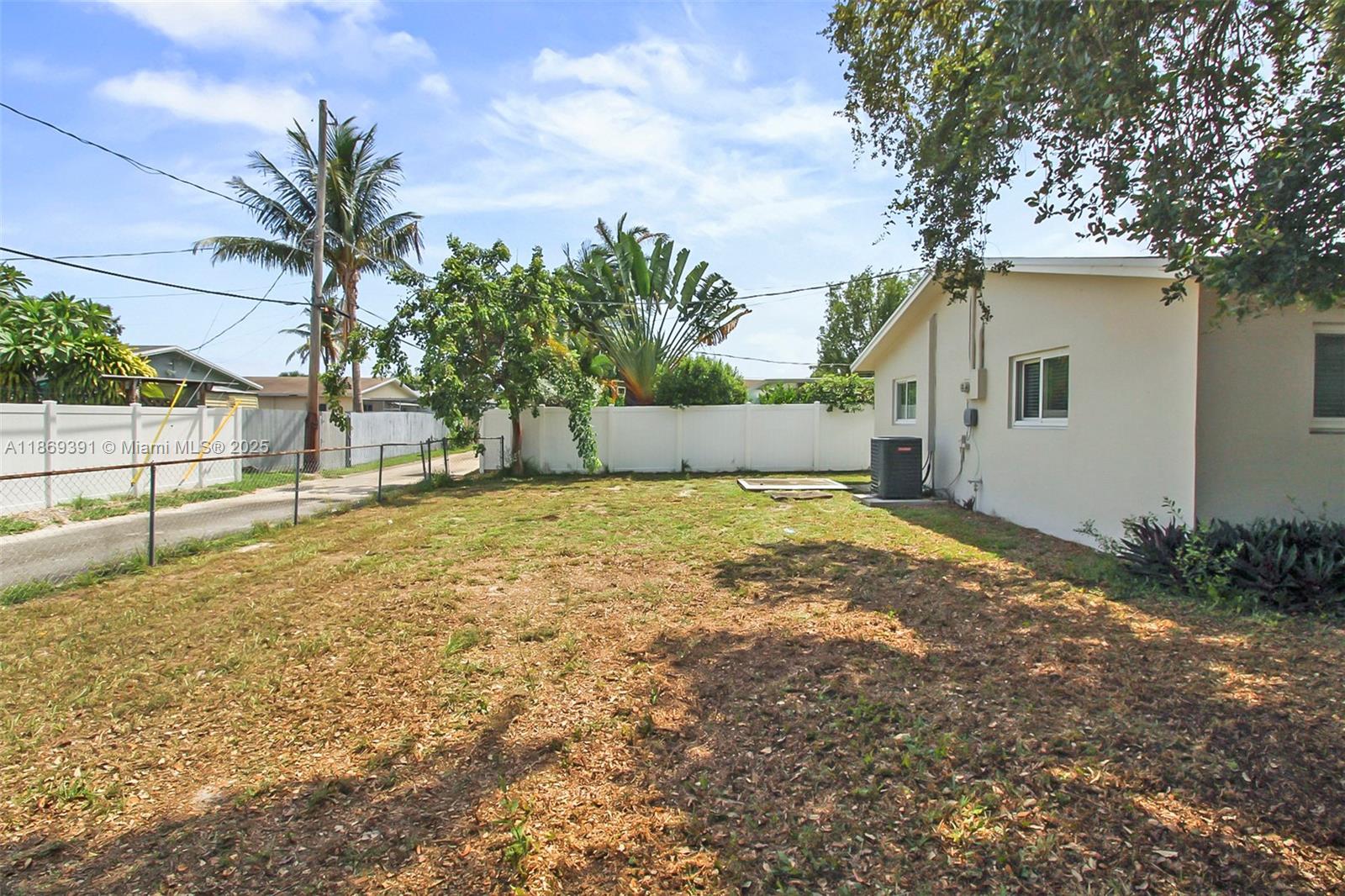 DANIA ESTATES - Residential