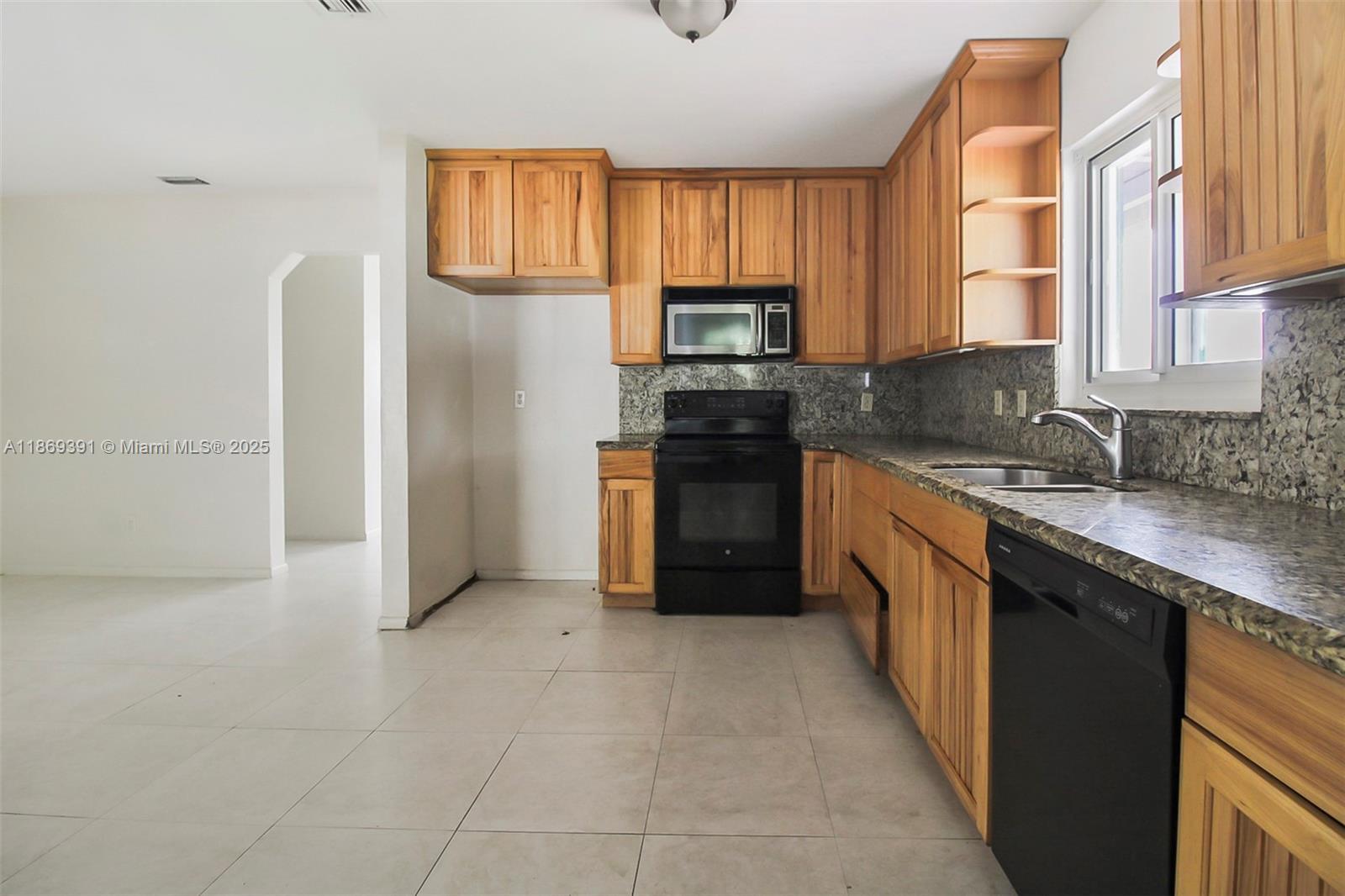 DANIA ESTATES - Residential