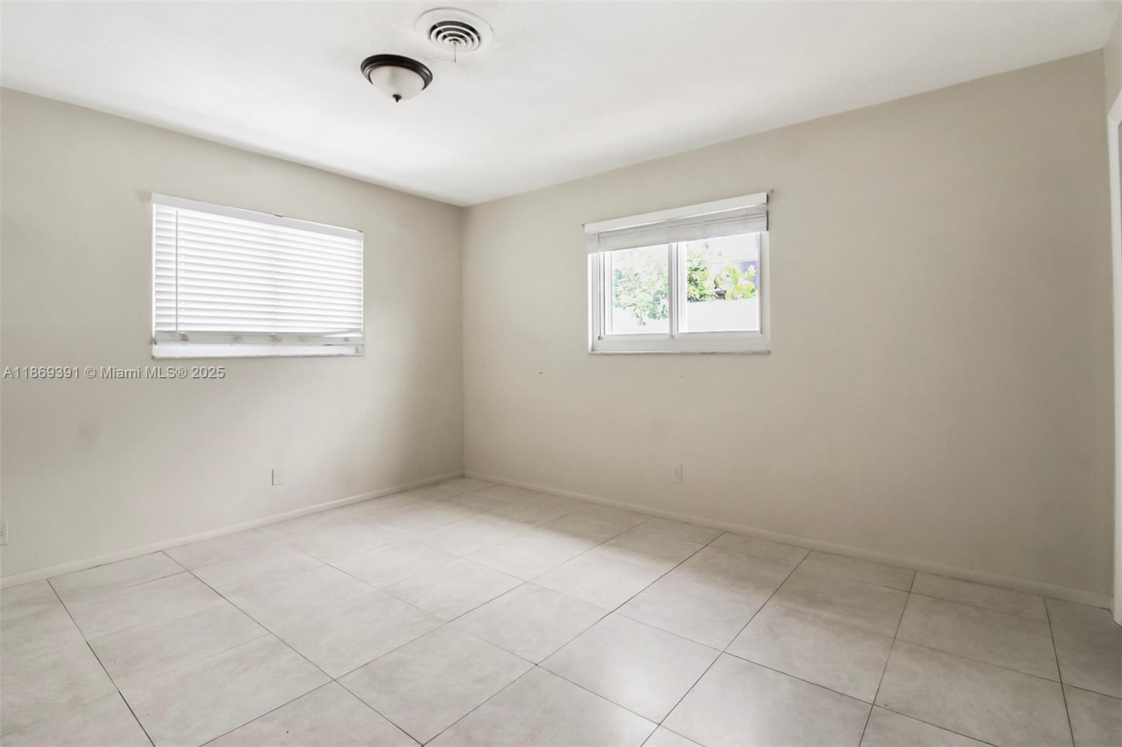 DANIA ESTATES - Residential