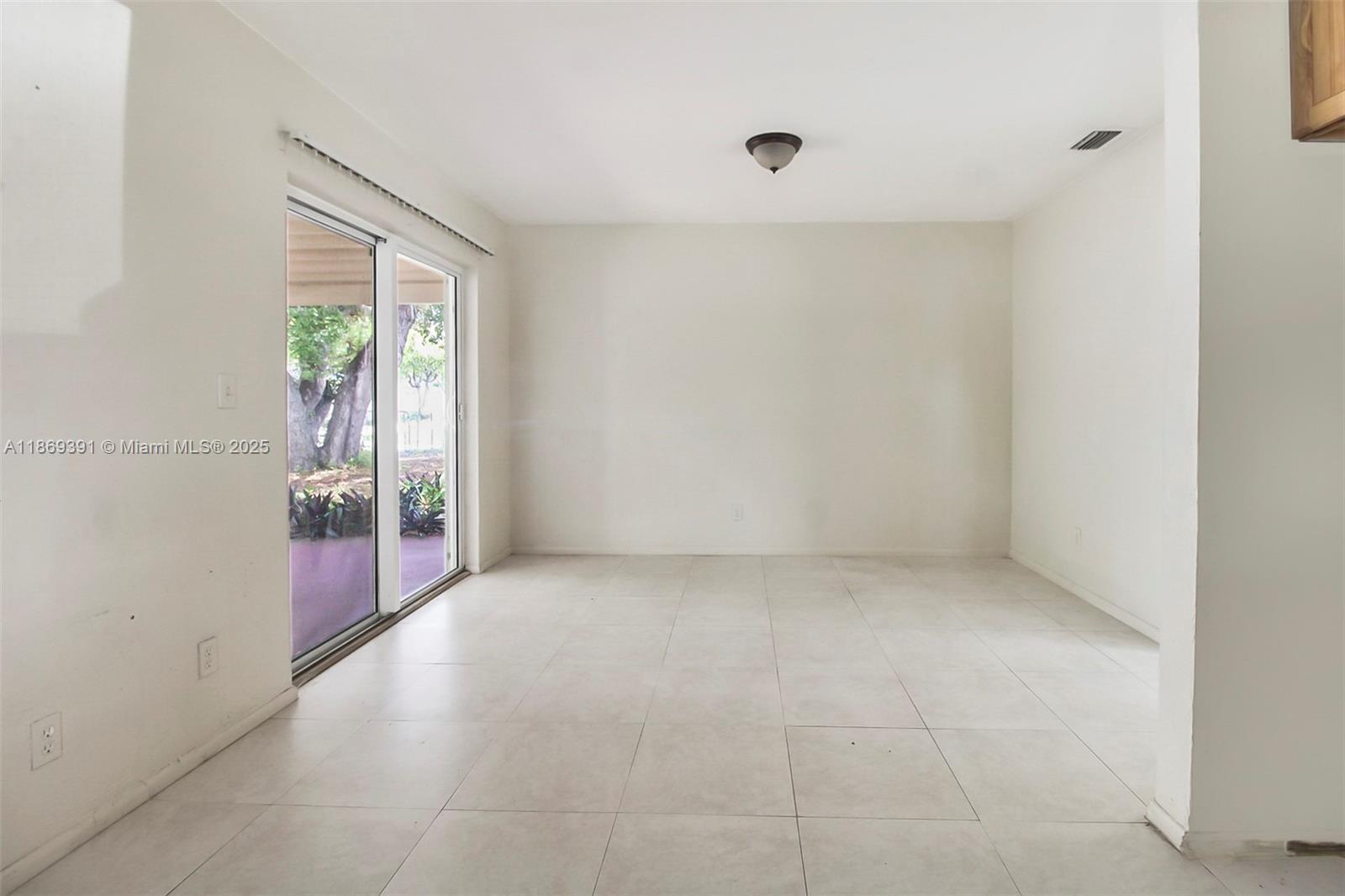 DANIA ESTATES - Residential