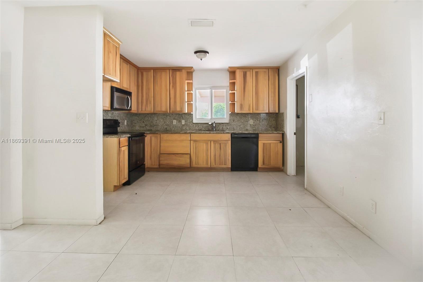 DANIA ESTATES - Residential