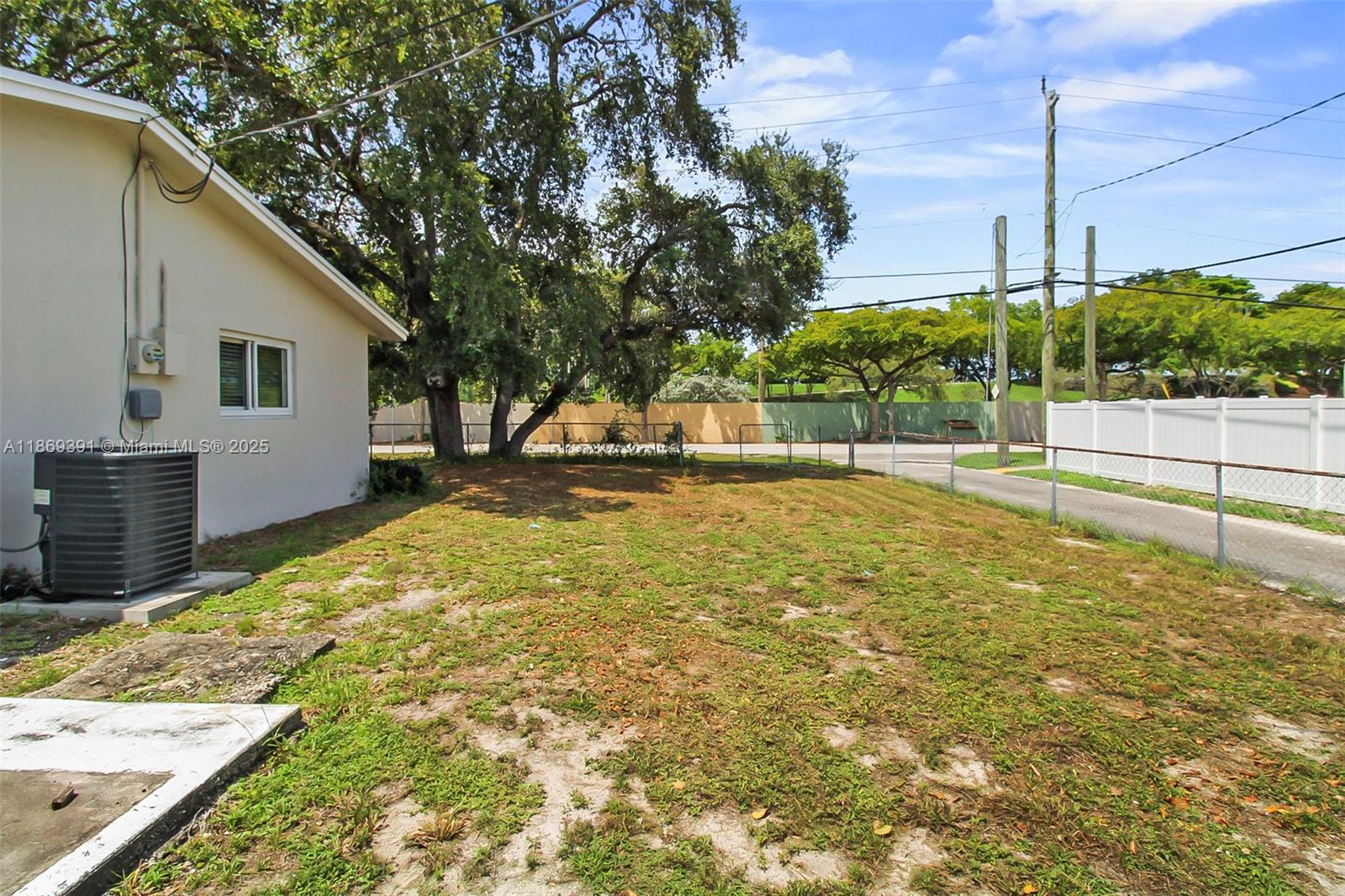 DANIA ESTATES - Residential