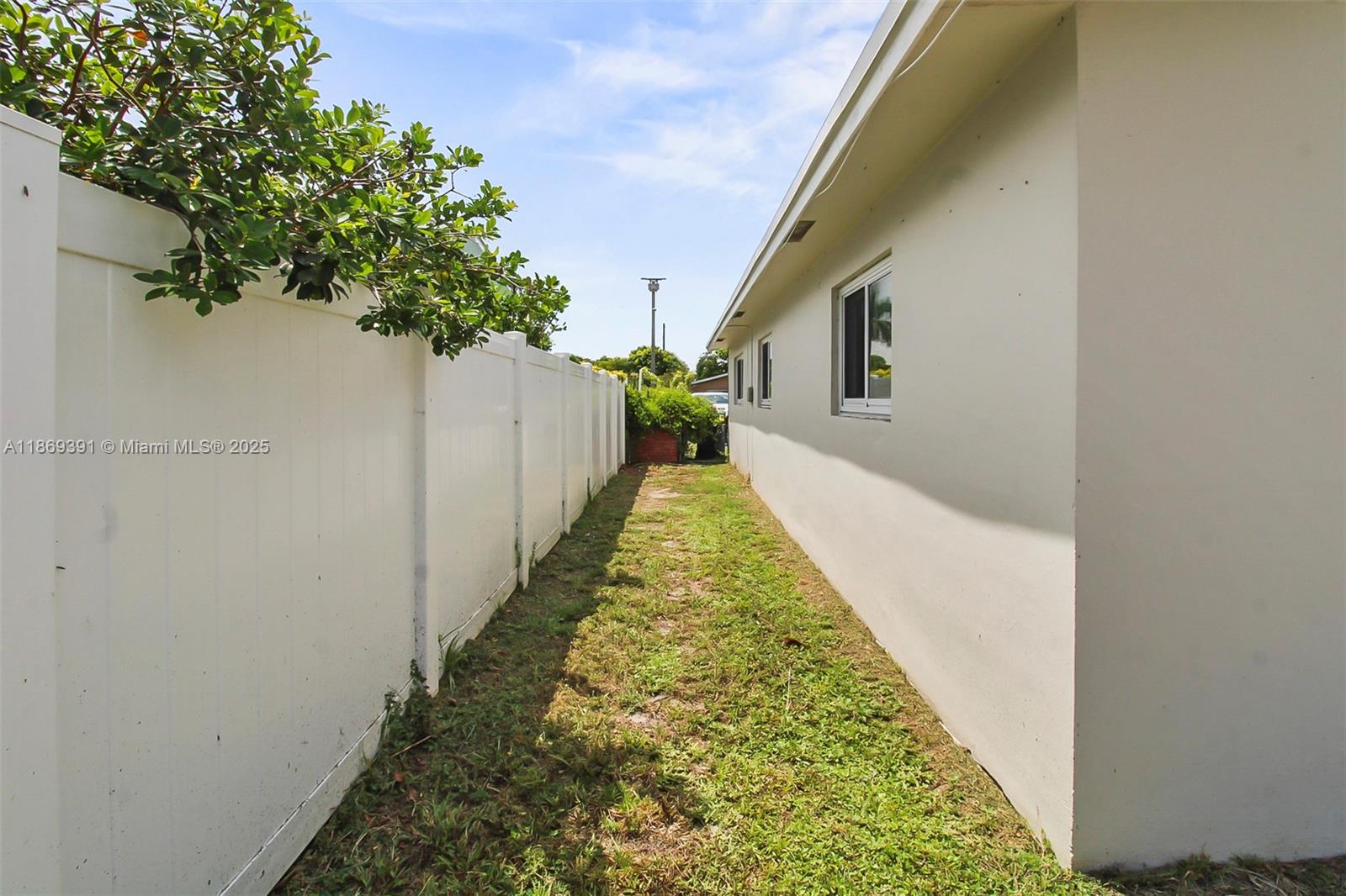 DANIA ESTATES - Residential