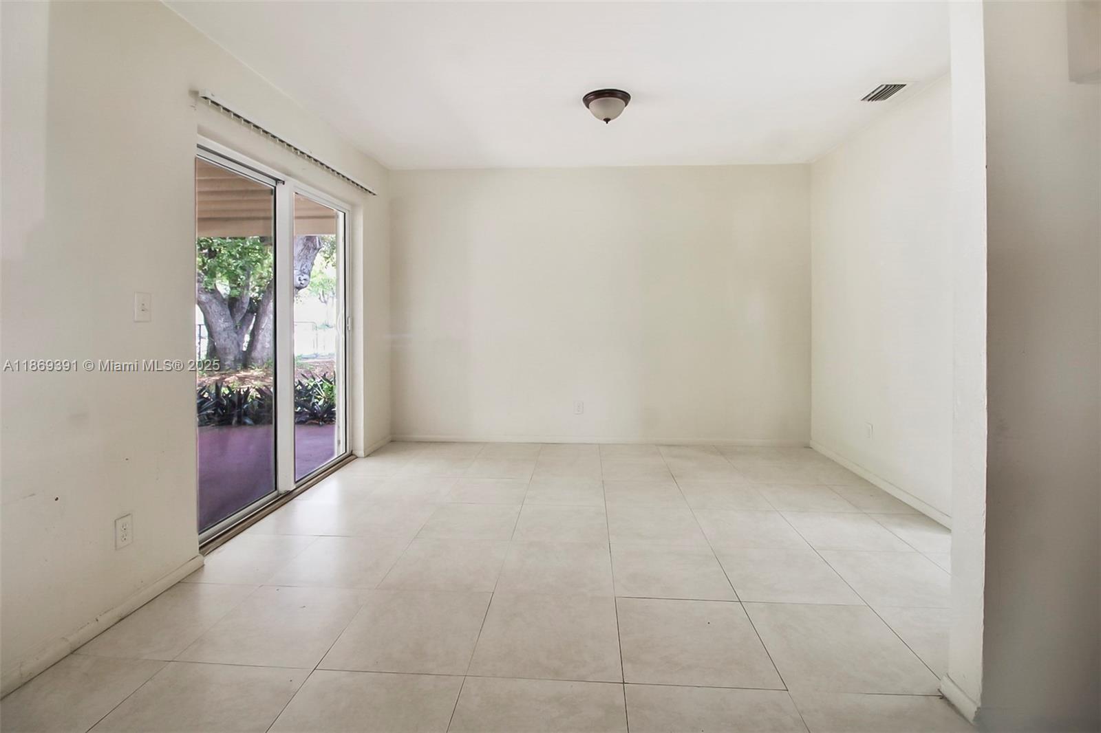 DANIA ESTATES - Residential