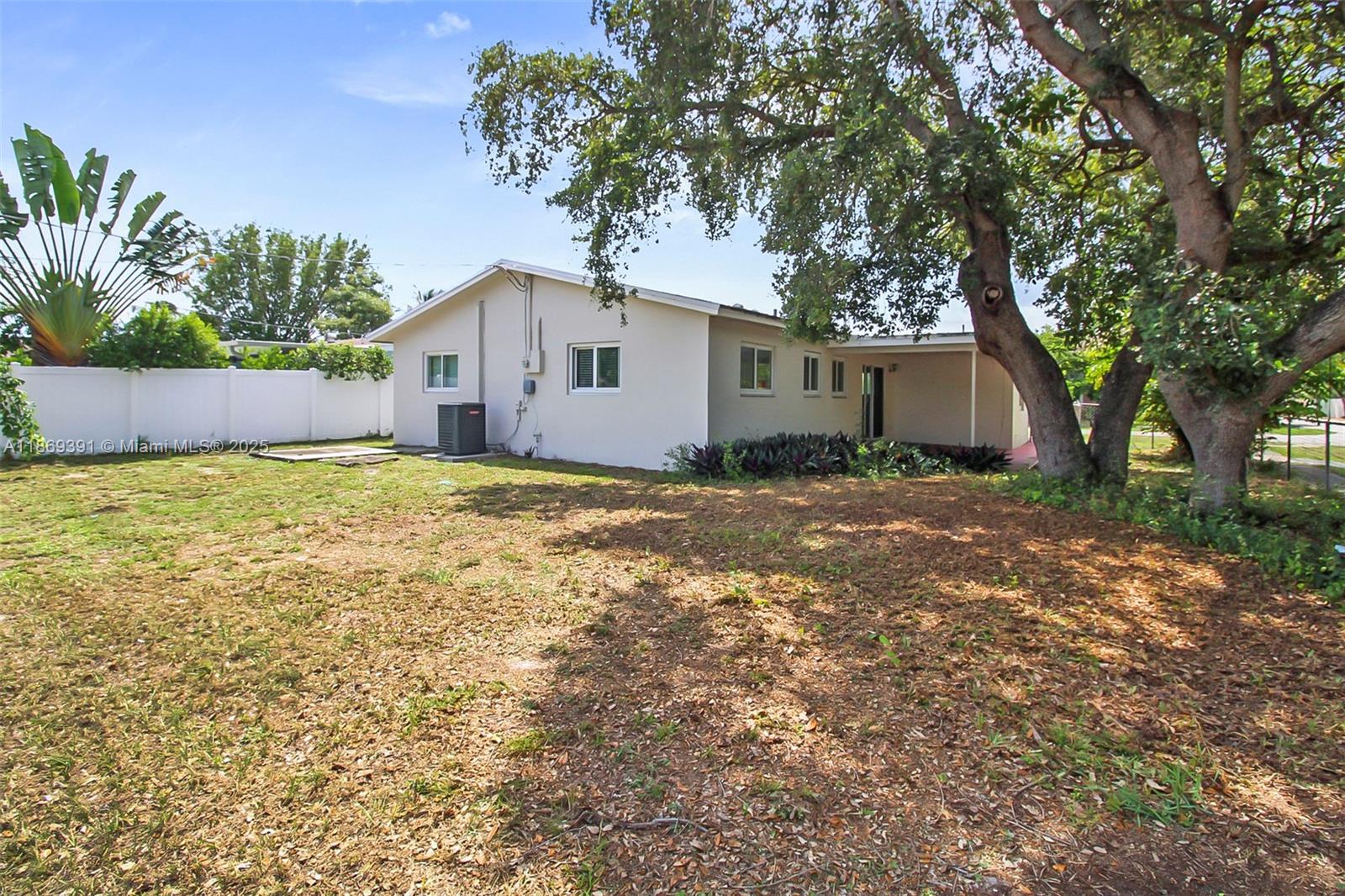 DANIA ESTATES - Residential