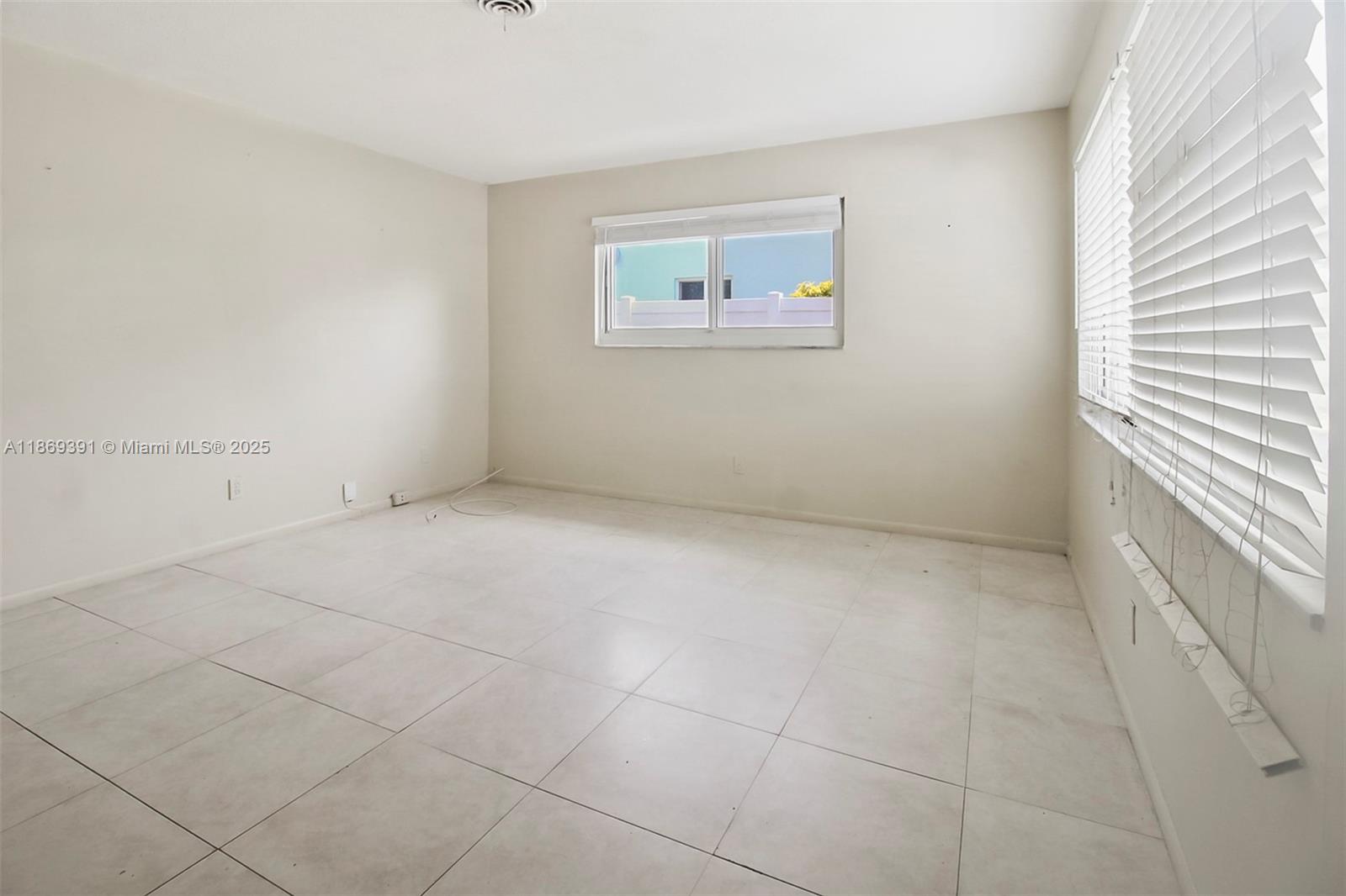 DANIA ESTATES - Residential