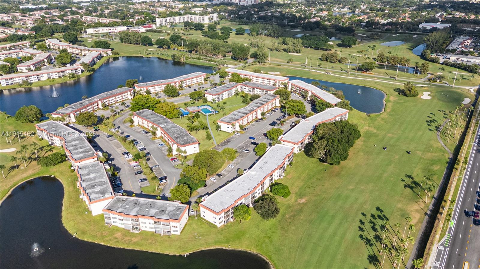 HOLLYBROOK GOLF AND - Residential