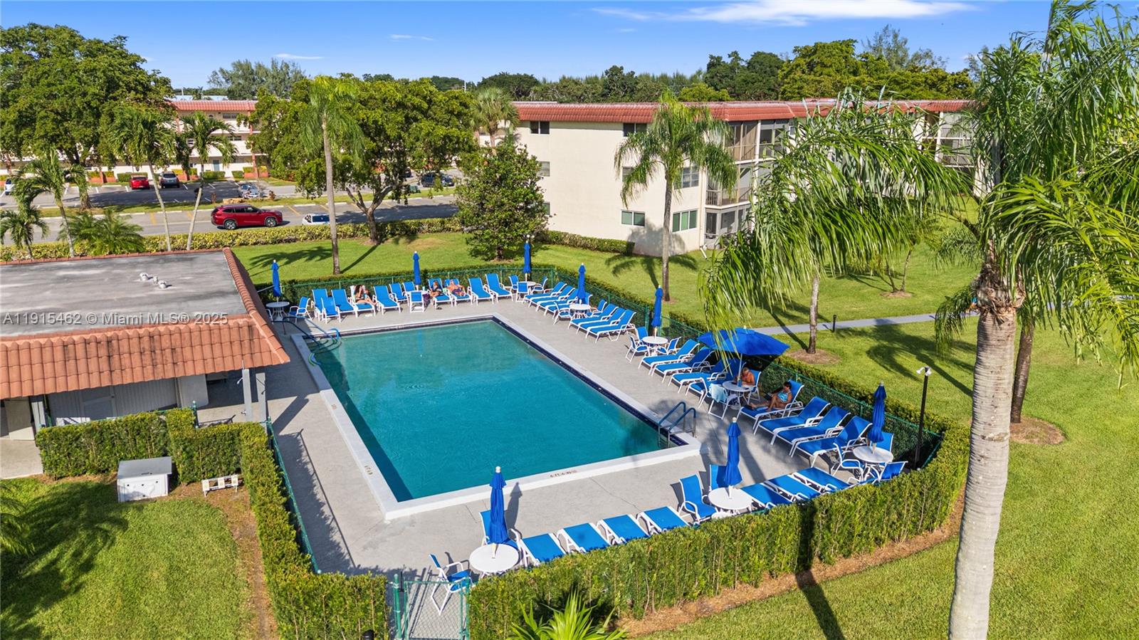 HOLLYBROOK GOLF AND - Residential