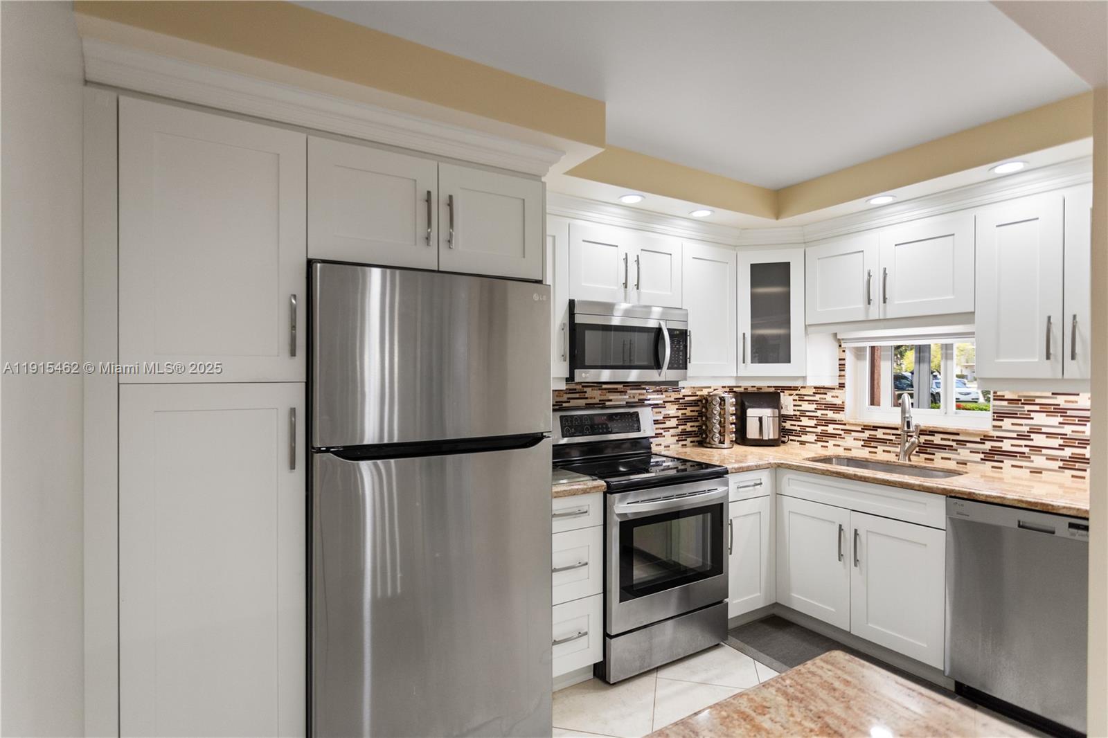 HOLLYBROOK GOLF AND - Residential