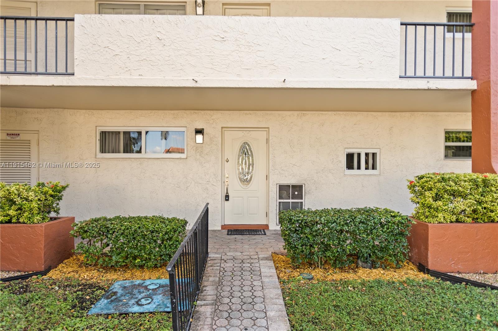 HOLLYBROOK GOLF AND - Residential