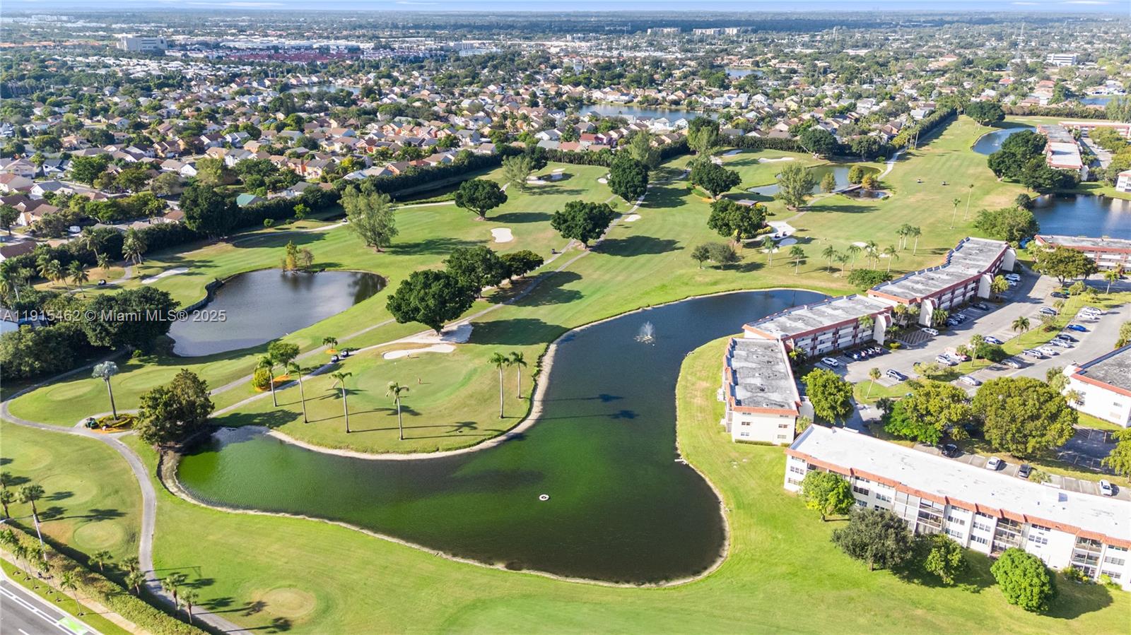 HOLLYBROOK GOLF AND - Residential