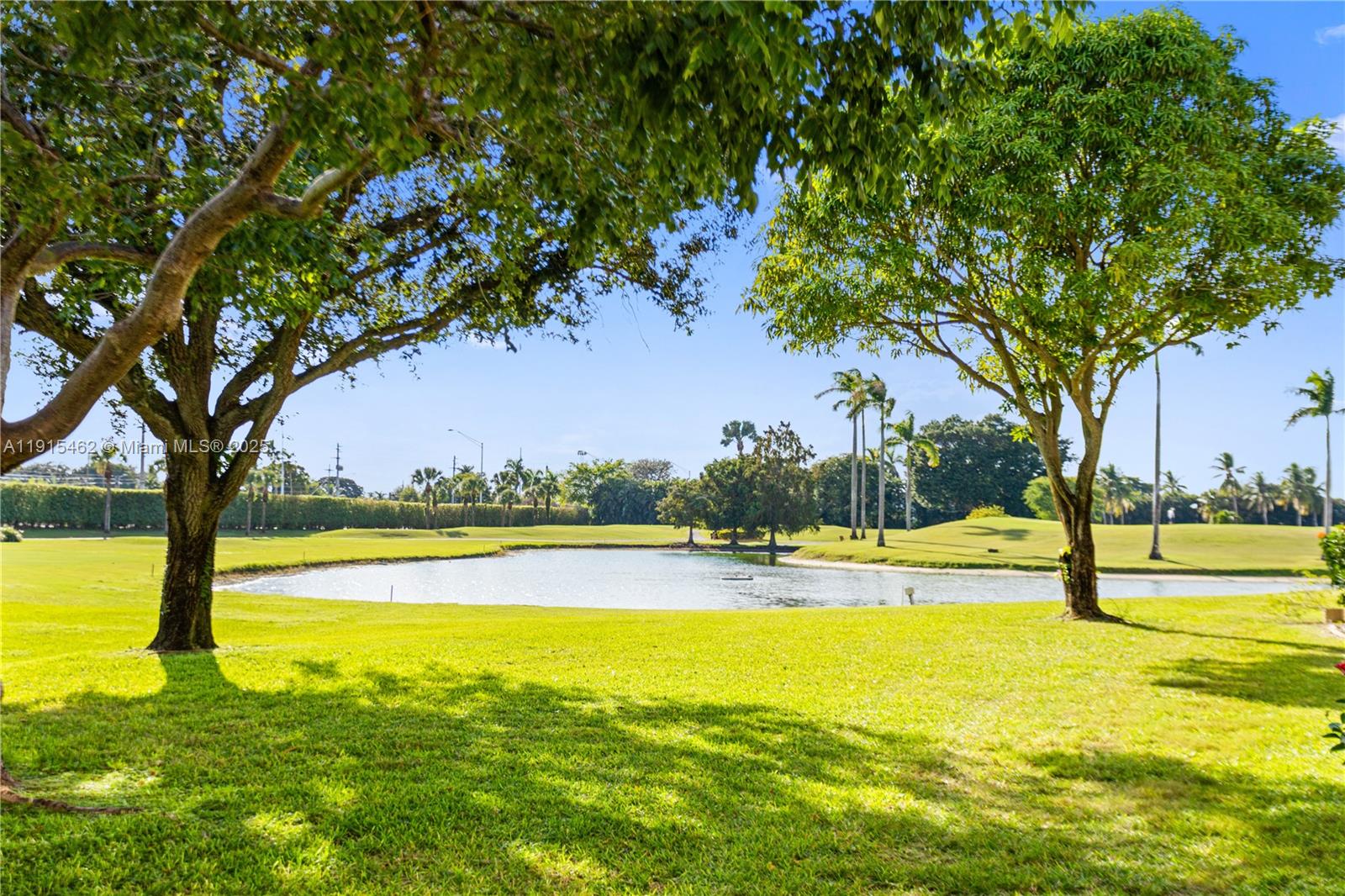 HOLLYBROOK GOLF AND - Residential