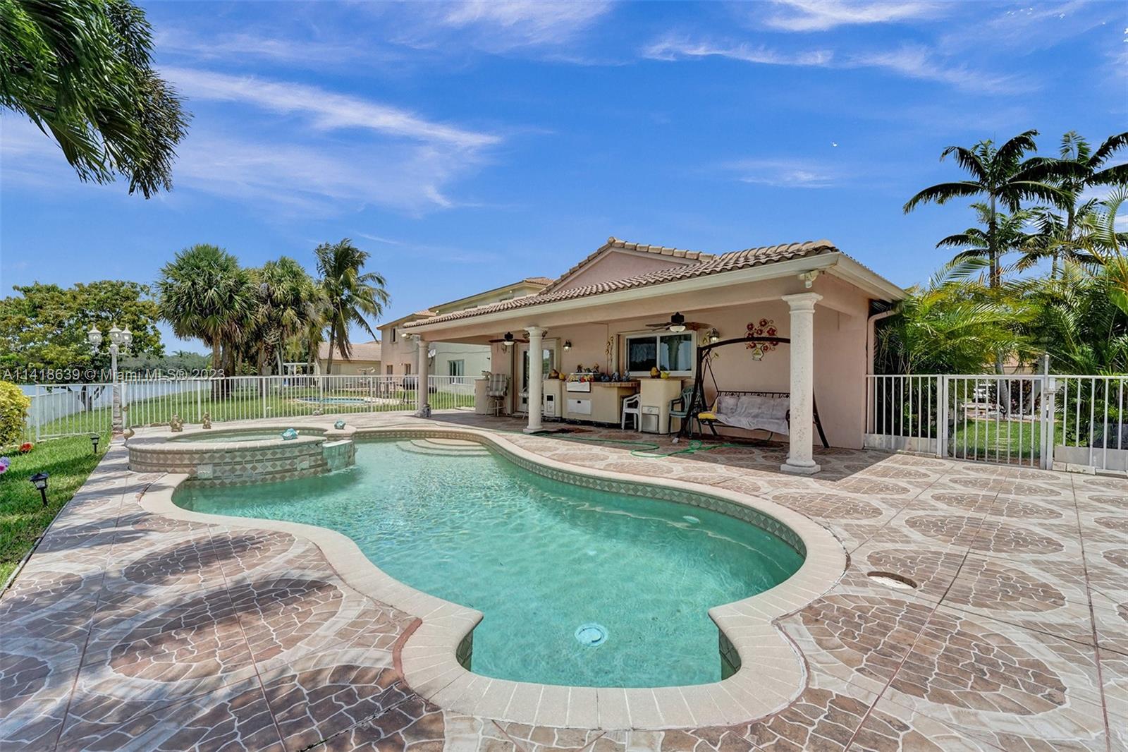 SILVER FALLS - Residential