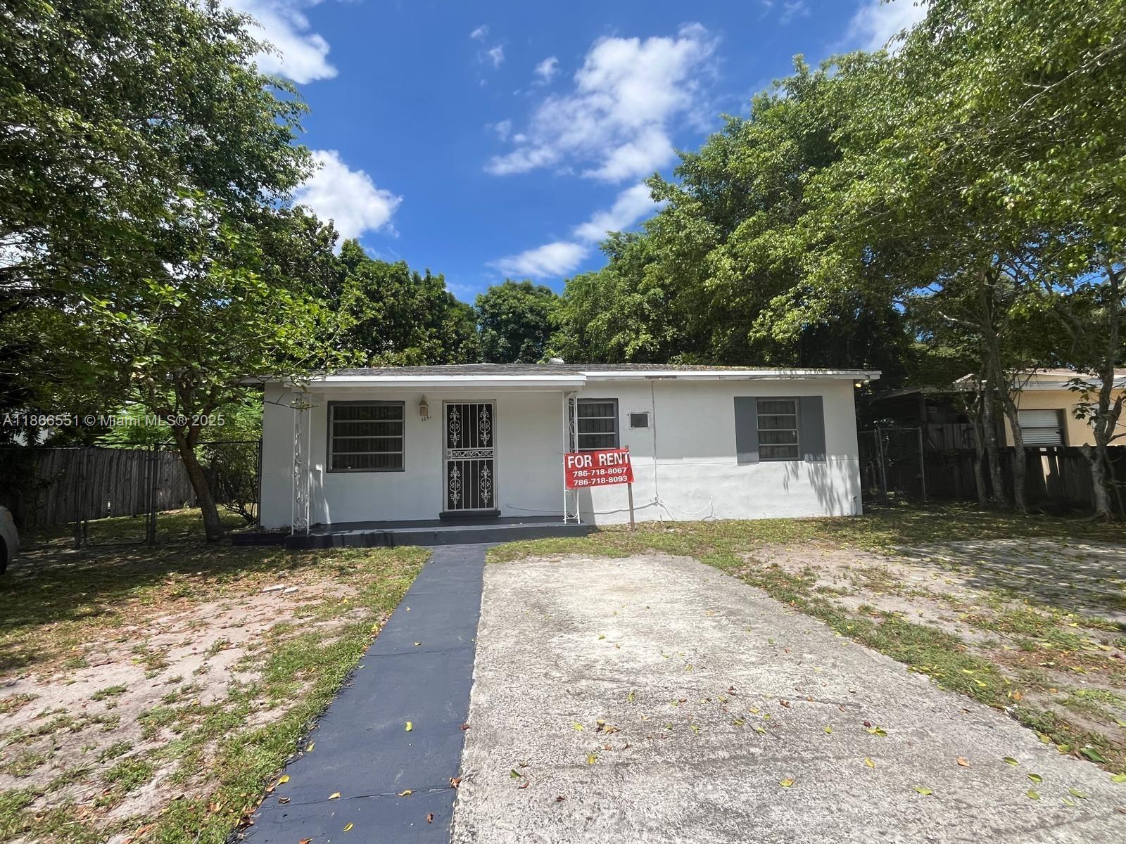 Spacious Single Home with Large Fenced Patio. Freshly Painted. Located Near Aventura Mall, School and Bus Stop.
Landlord Requires ONLY First Month and One Month Security Deposit, Based on Good Credit History and Income.
Fast Approval NO Association Fees. Tenants are Responsible for Water and Electricity. EASY TO SHOW!!!
