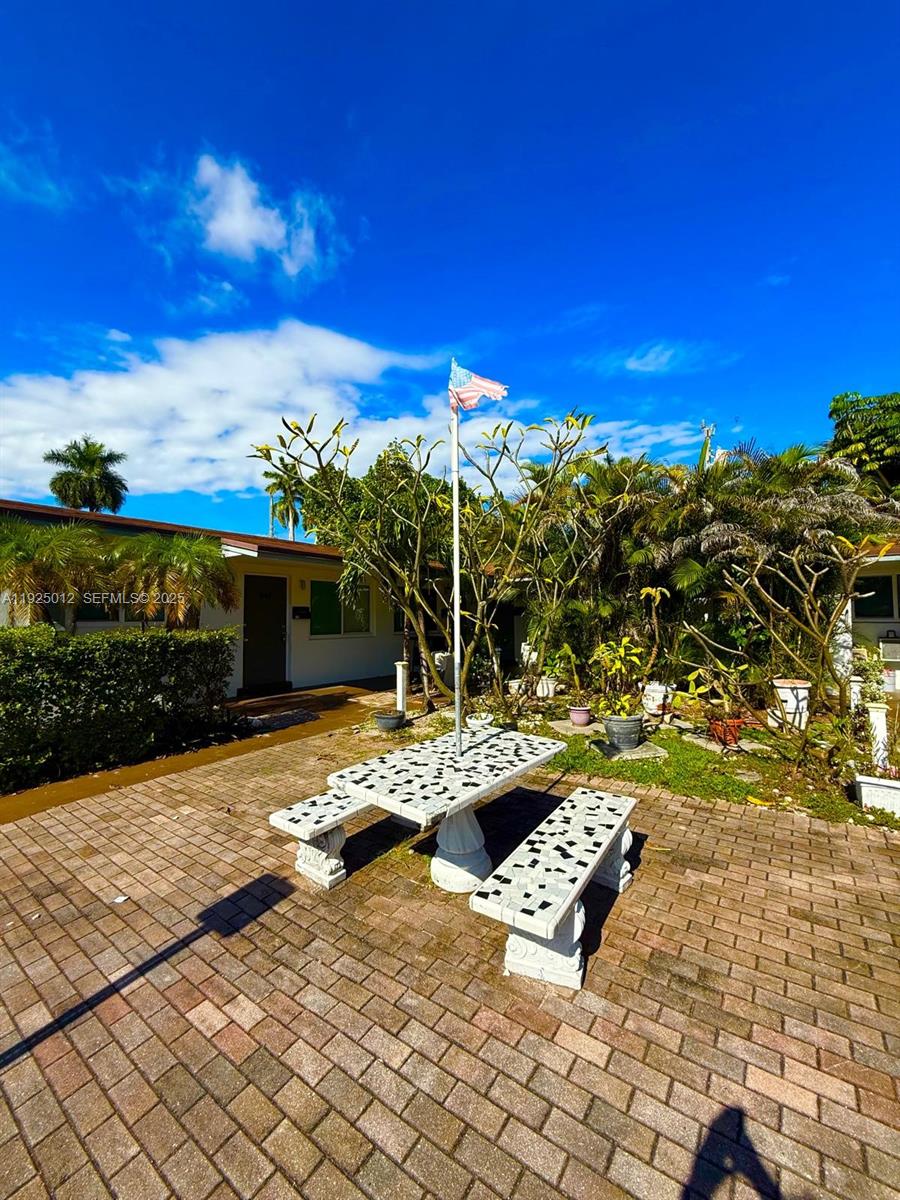 BOULEVARD VILLAS - Residential Lease