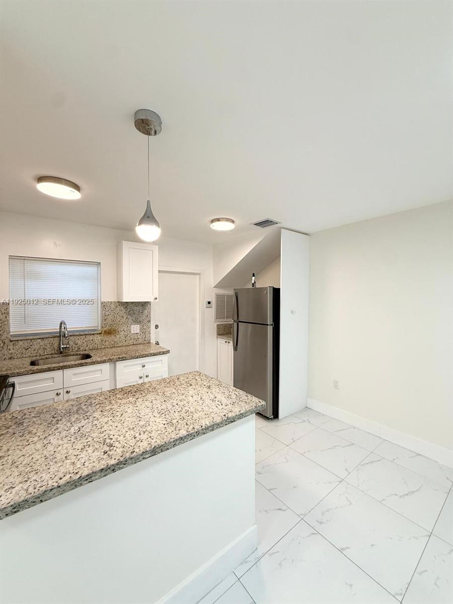 BOULEVARD VILLAS - Residential Lease