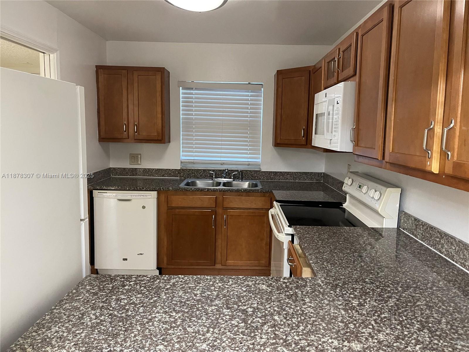 EVERGREEN EIGHT OF PINE I - Residential Lease