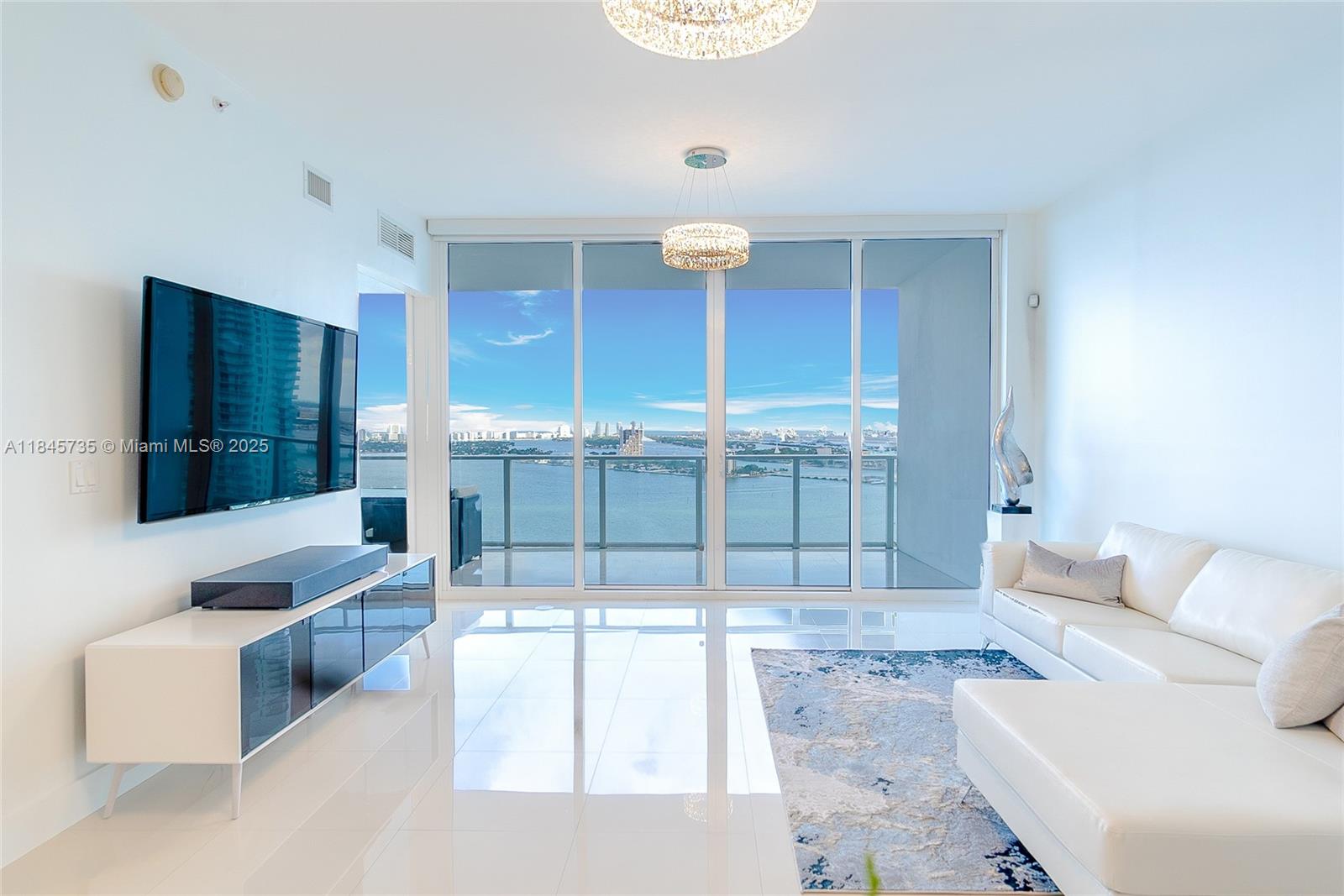 PARAMOUNT BAY CONDO - Residential Lease