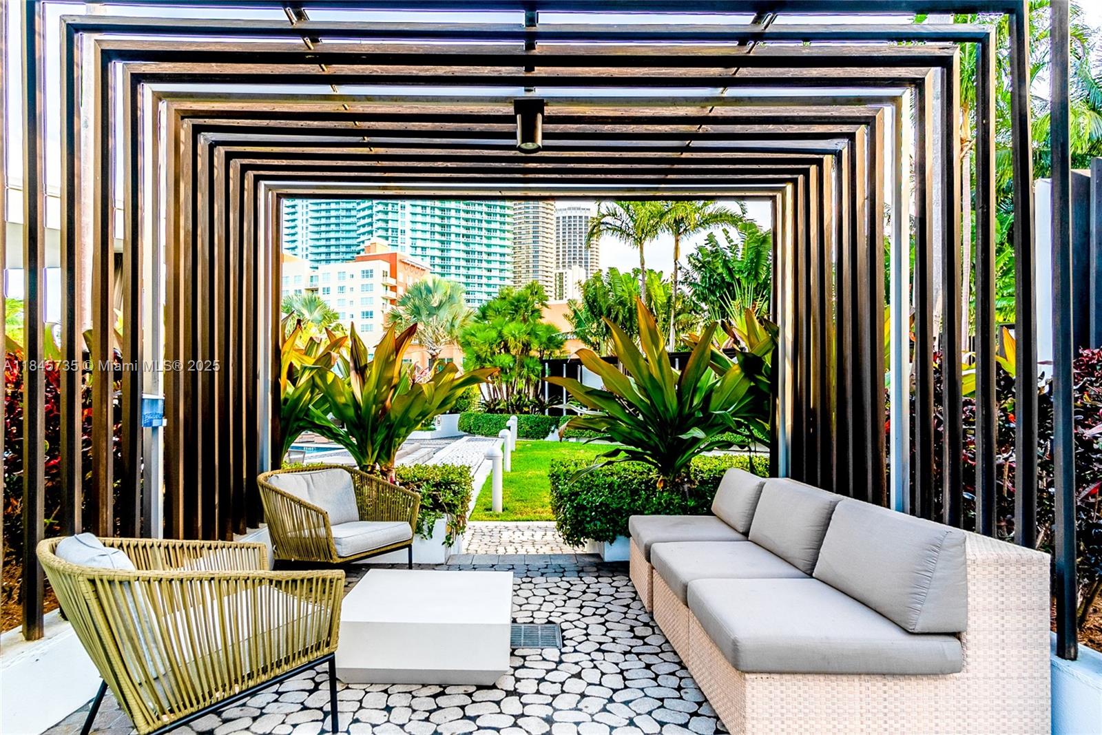 PARAMOUNT BAY CONDO - Residential Lease