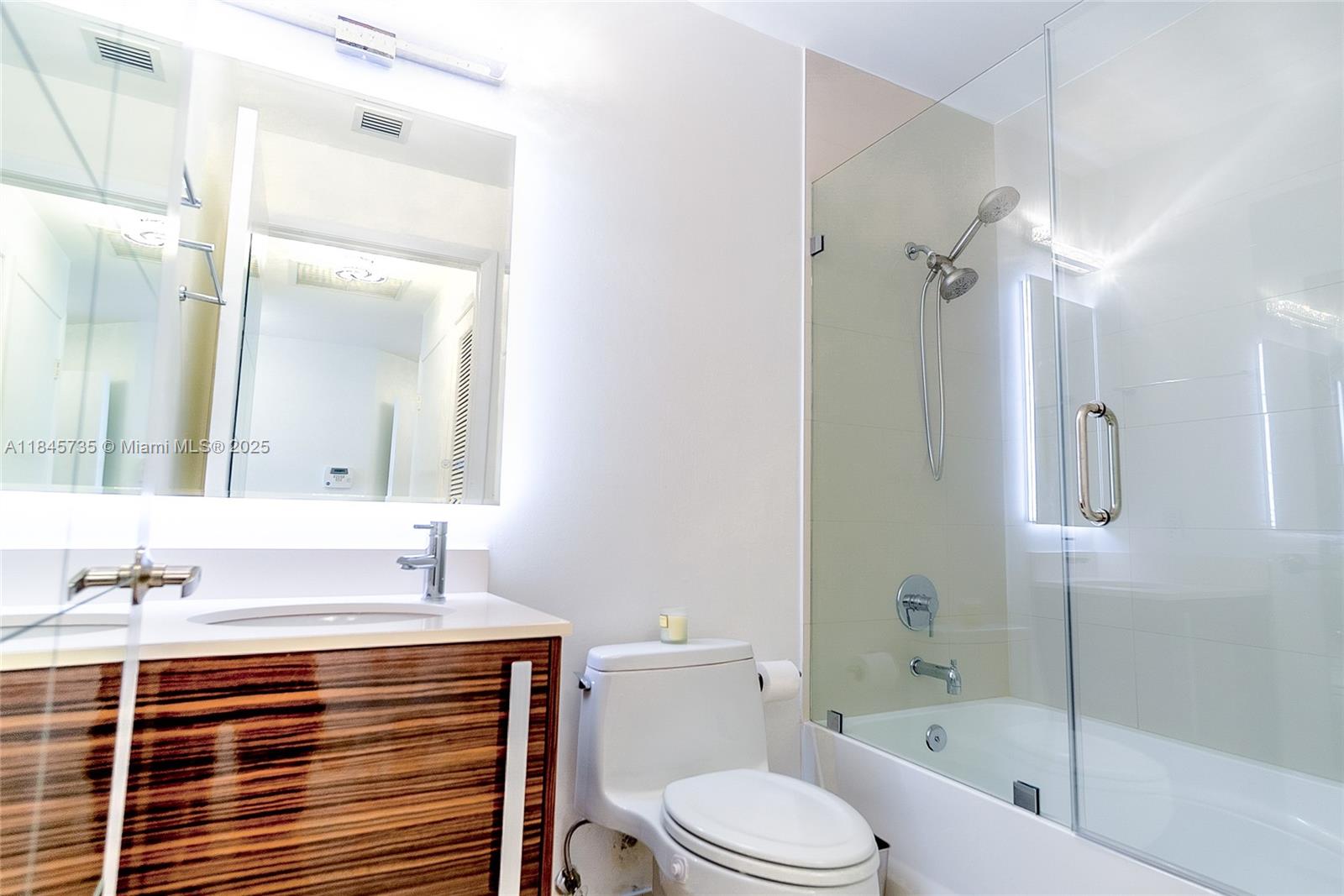 PARAMOUNT BAY CONDO - Residential Lease