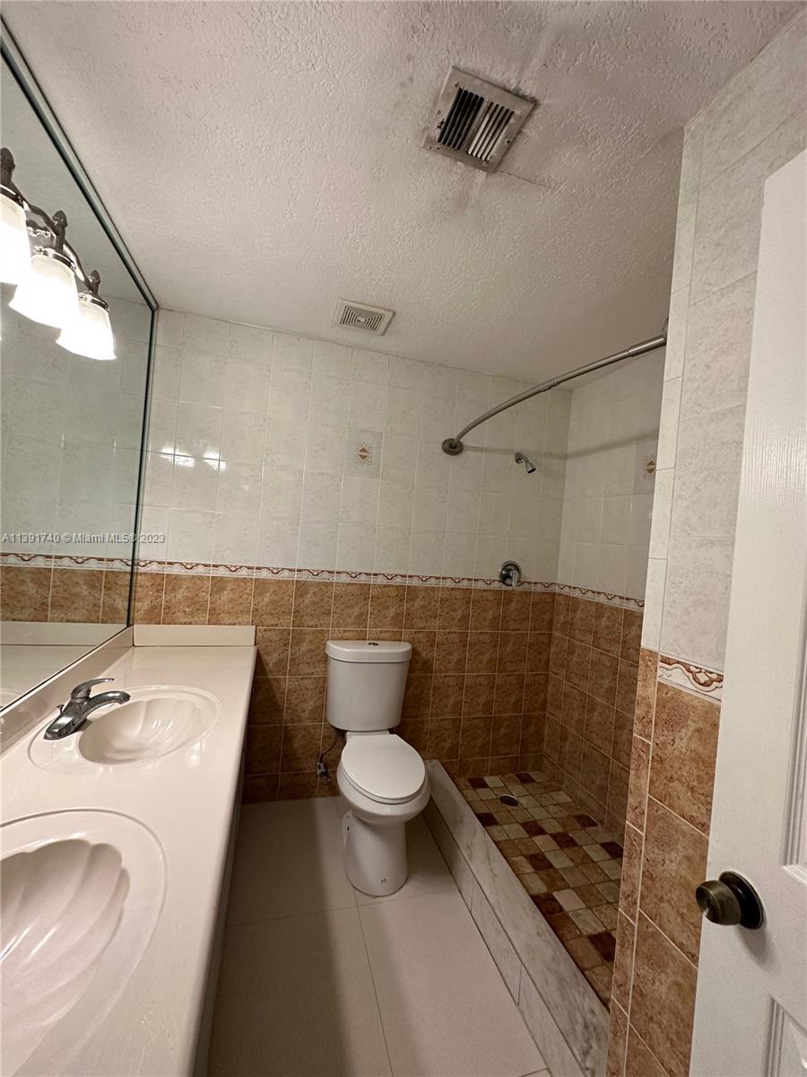 WINSTON PARK UNIT 8 - Residential Lease