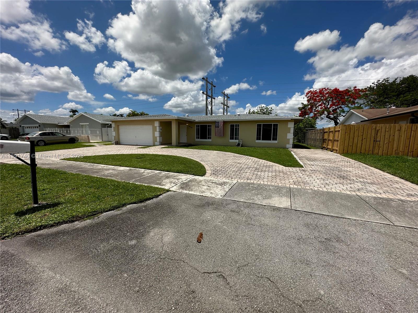 Beautiful 3 bedrooms 2 baths single family house. Circular entrance and garage. Large living/dining area with family room to entertain guest and family. Open Kitchen with window for outdoor living access to the large yard. House has a full kitchen and baths and tiles throughout, and an extremely large land with Winston Park Lake access in the back. Located within minutes to Shops, Schools, and Highways.