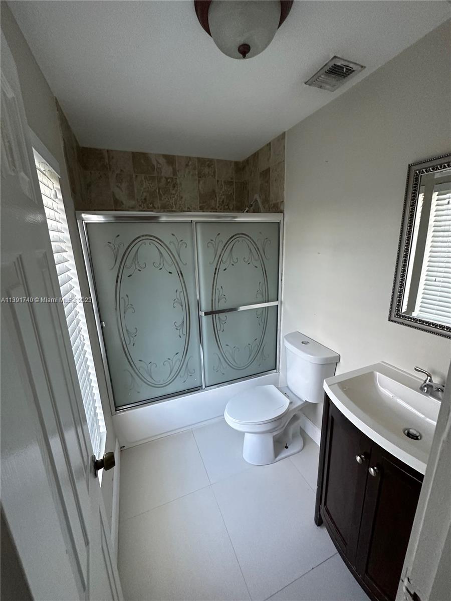 WINSTON PARK UNIT 8 - Residential Lease