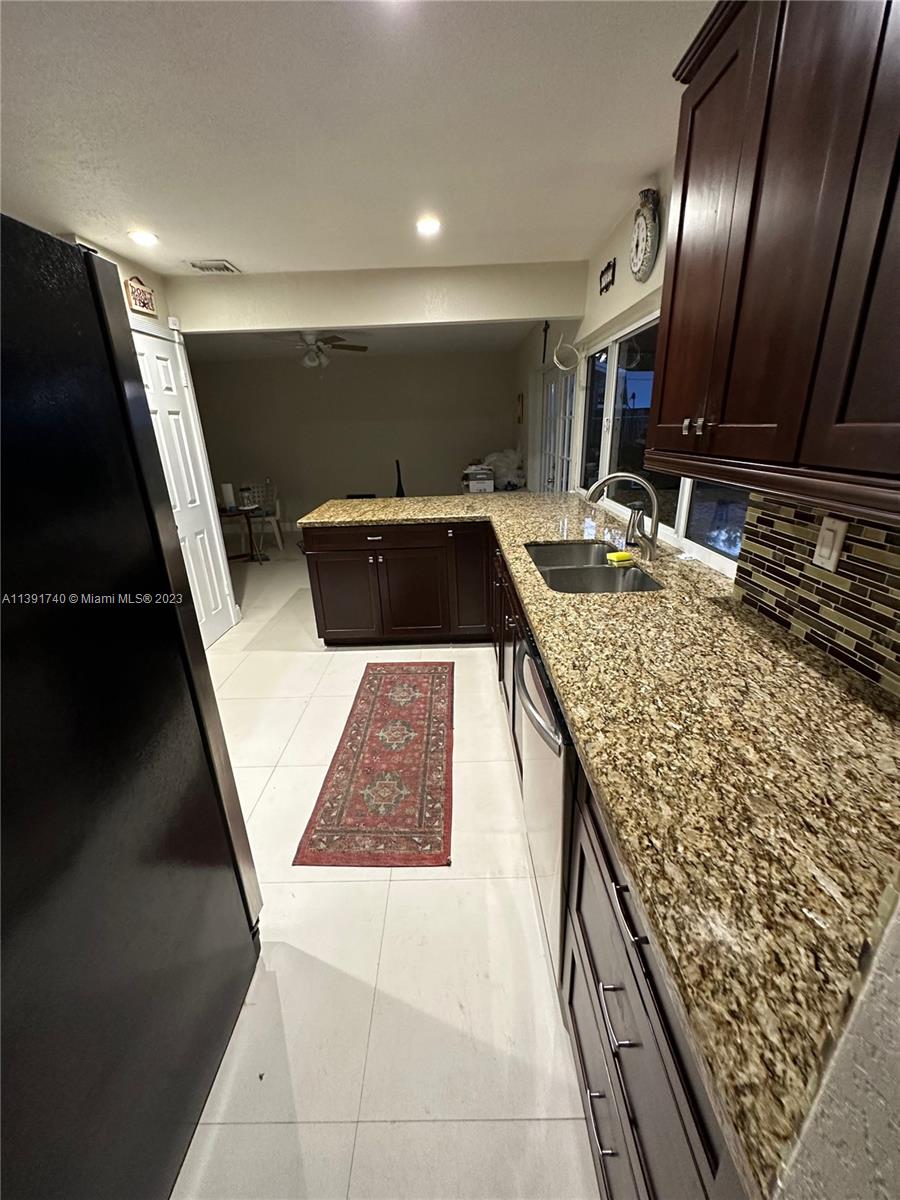 WINSTON PARK UNIT 8 - Residential Lease