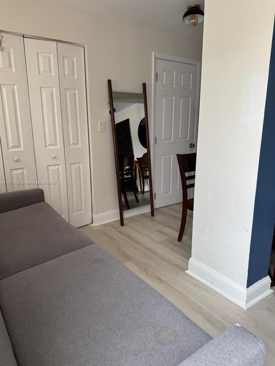 VENICE - Residential Lease