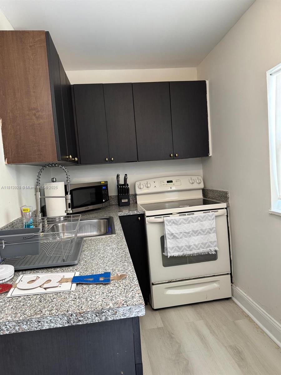 VENICE - Residential Lease