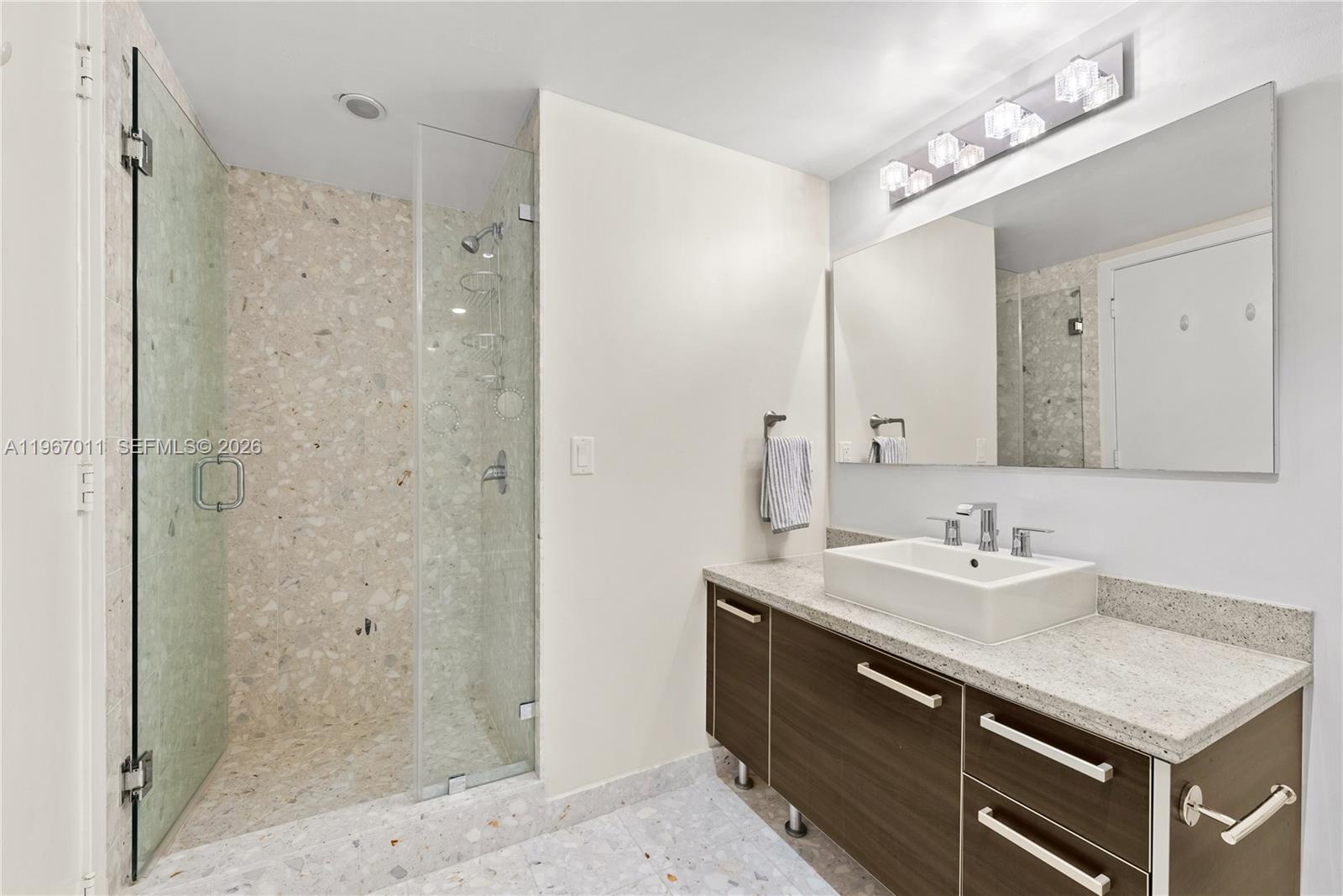 LATITUDE ON THE RIVER CON - Residential